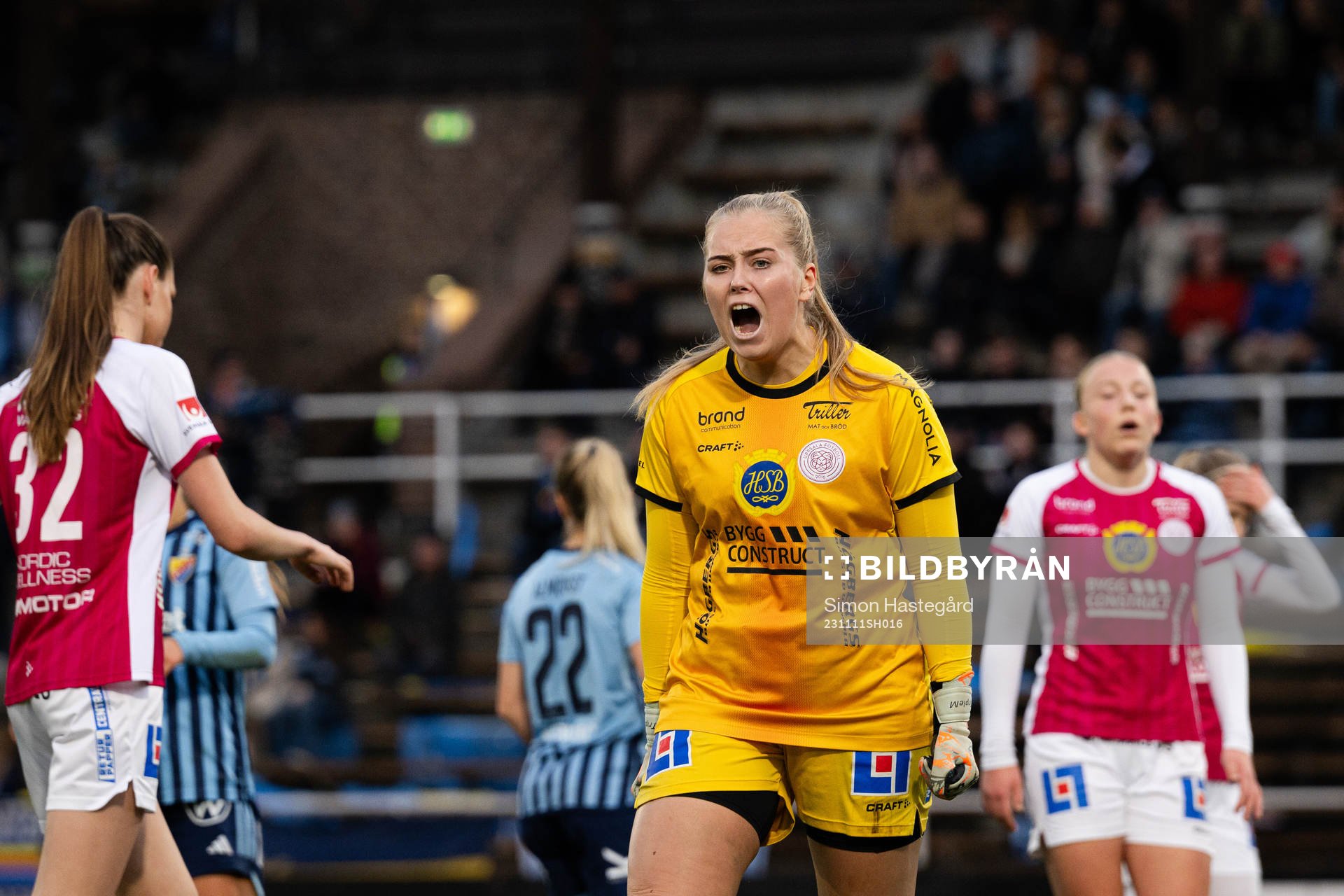 Uppsalas målvakt Milla-Maj Majasaari reagerar