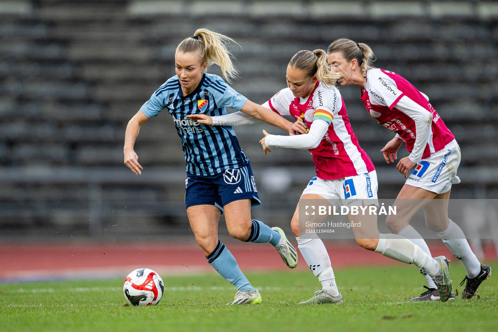 Djurgårdens Tove Almqvist under fotbollsmatchen i Damallsvenskan mellan Djurgården och IK Uppsala den 11 november 2023 i Stockholm.