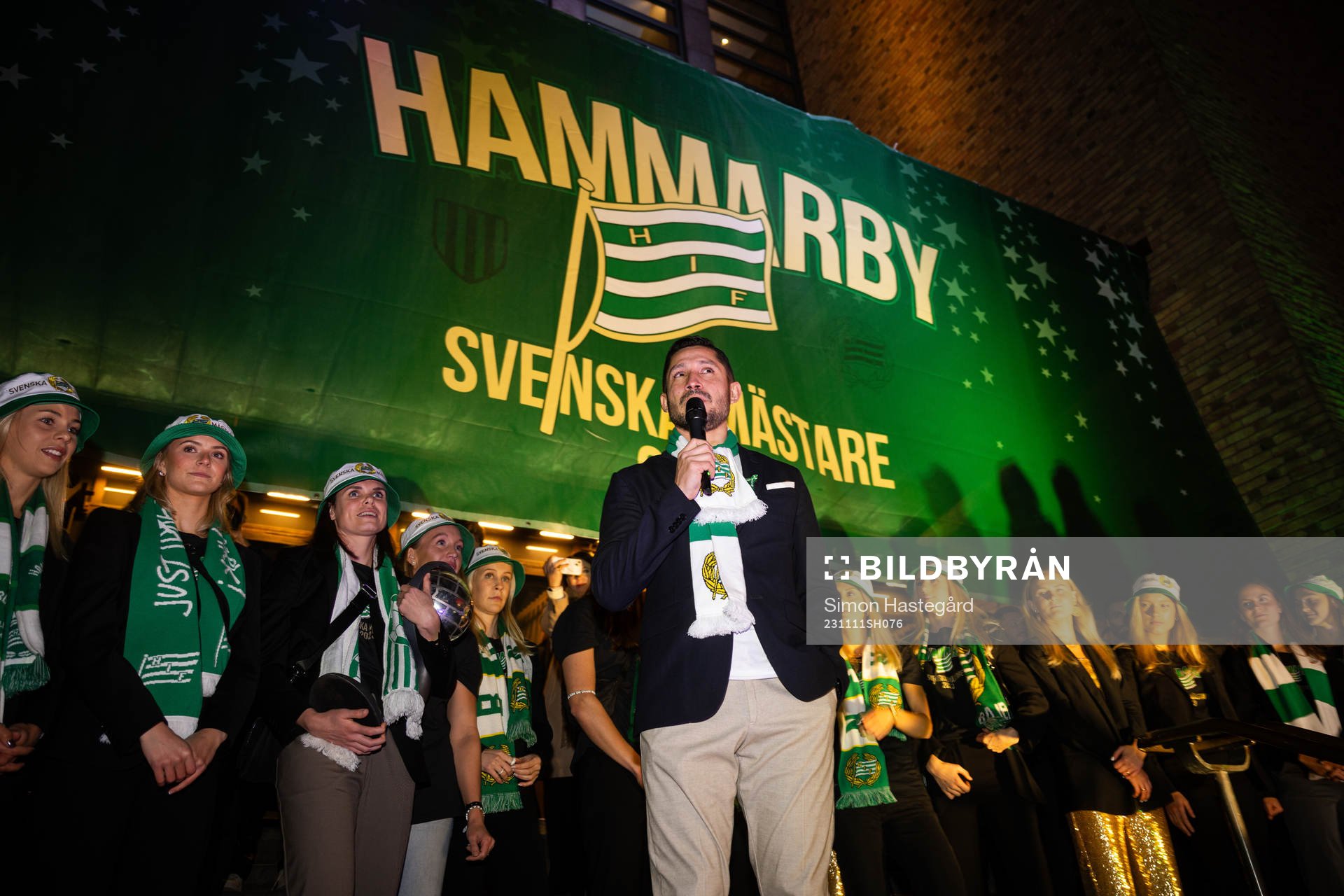 Hammarbys tränare Pablo Pinones-Arce jublar