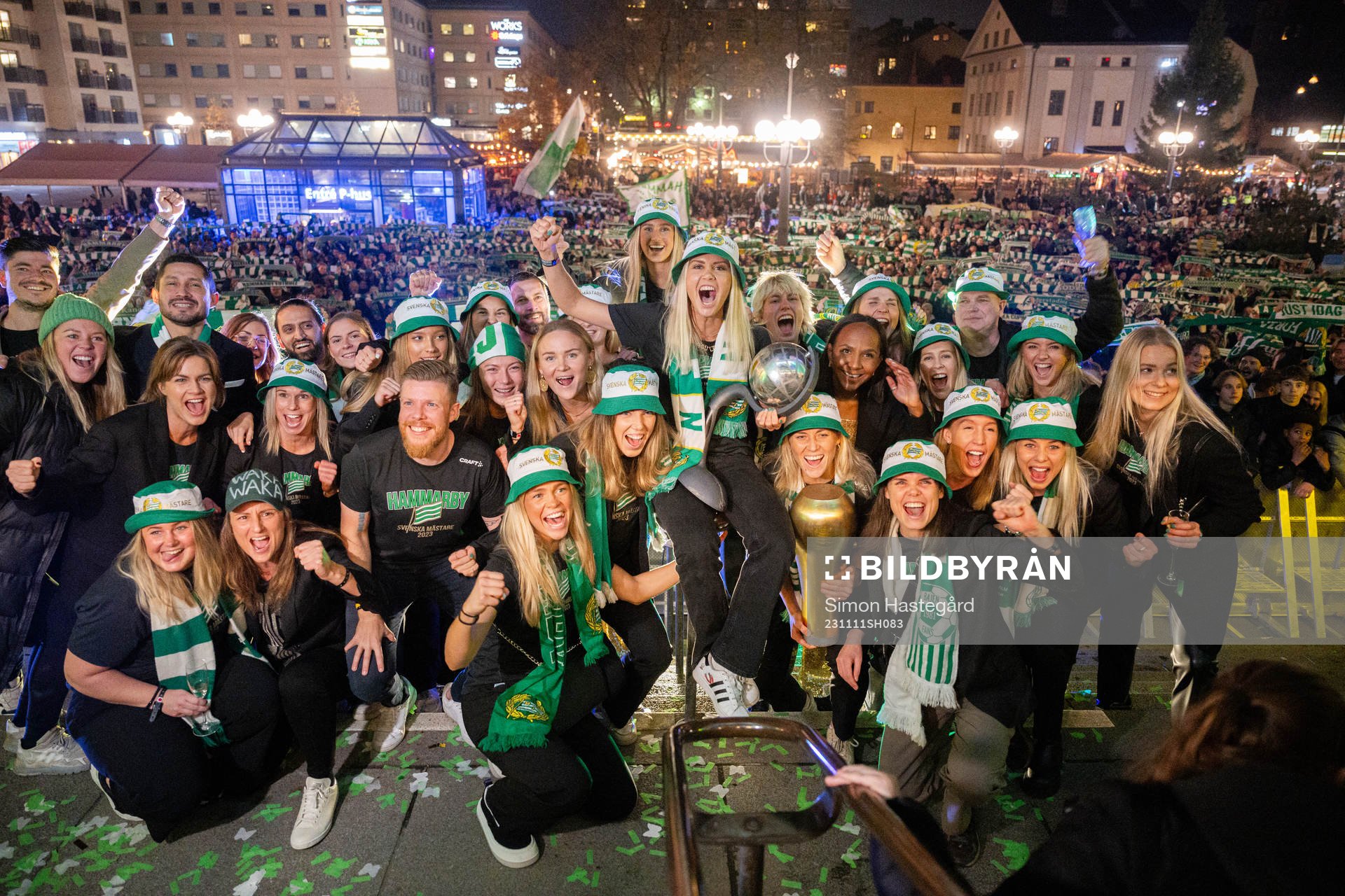 Hammarbys spelare jublar