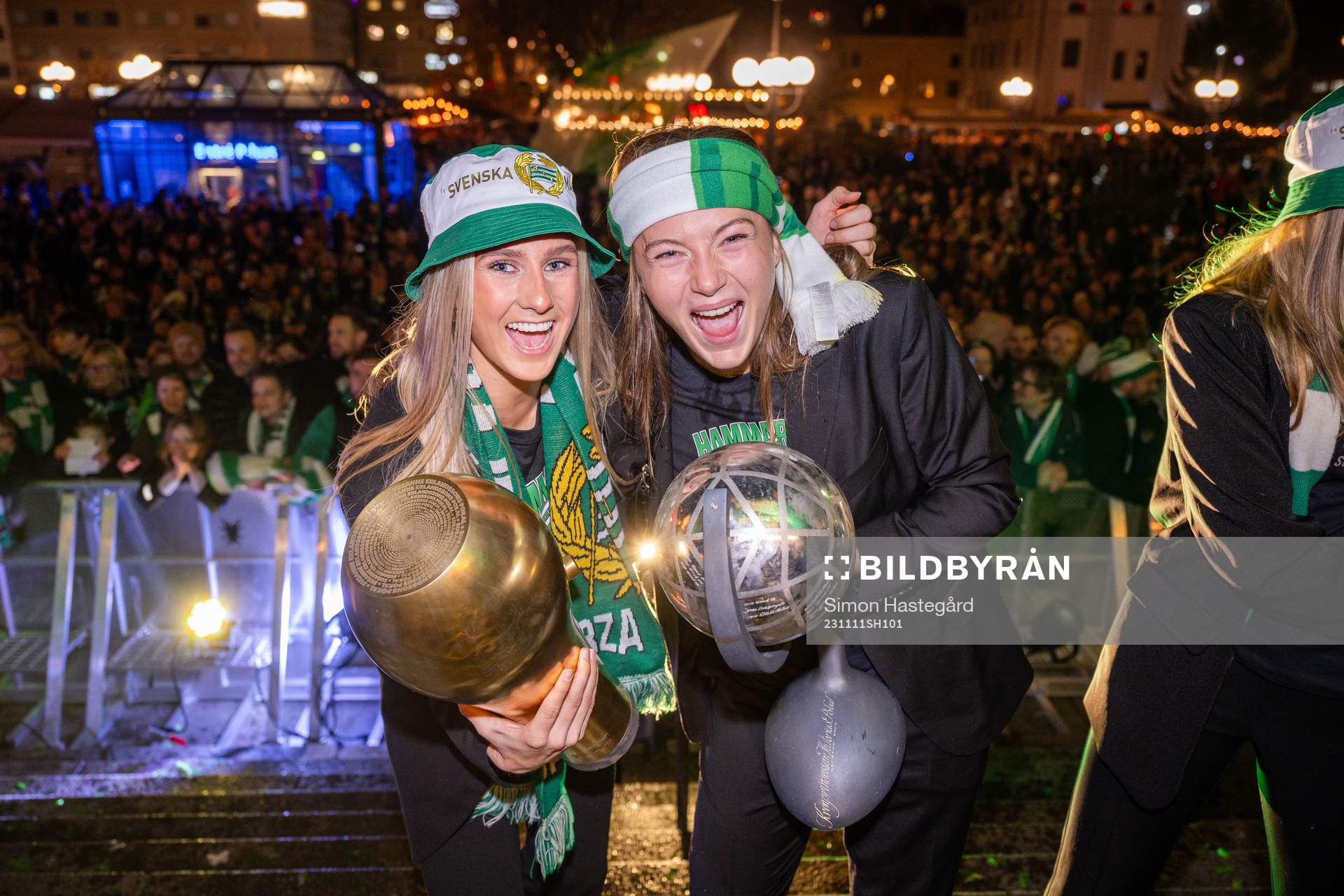 Hammarbys Ellen Wangerheim och Sara Kanutte jublar