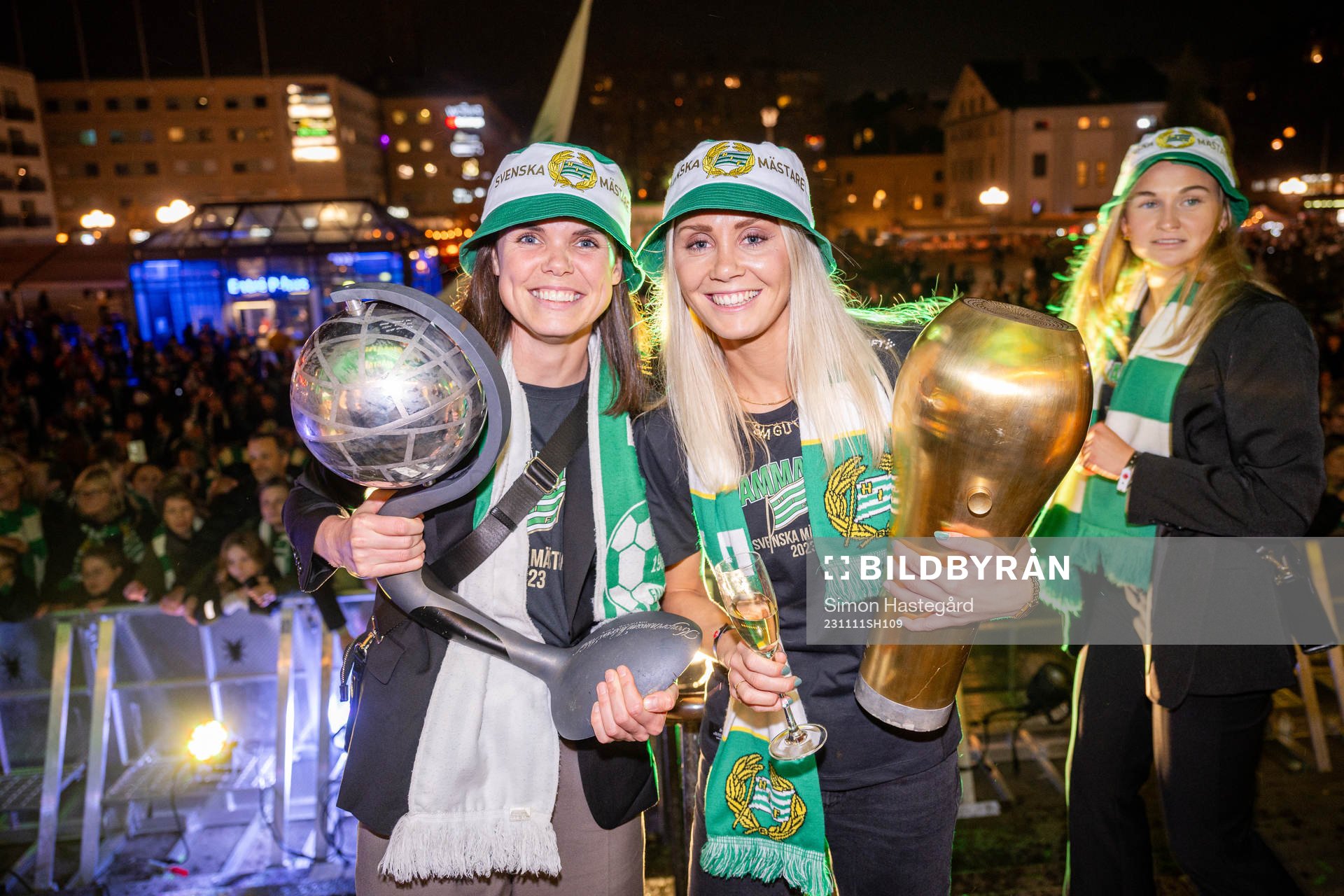 Hammarbys Simone Boye och Alice Carlsson jublar