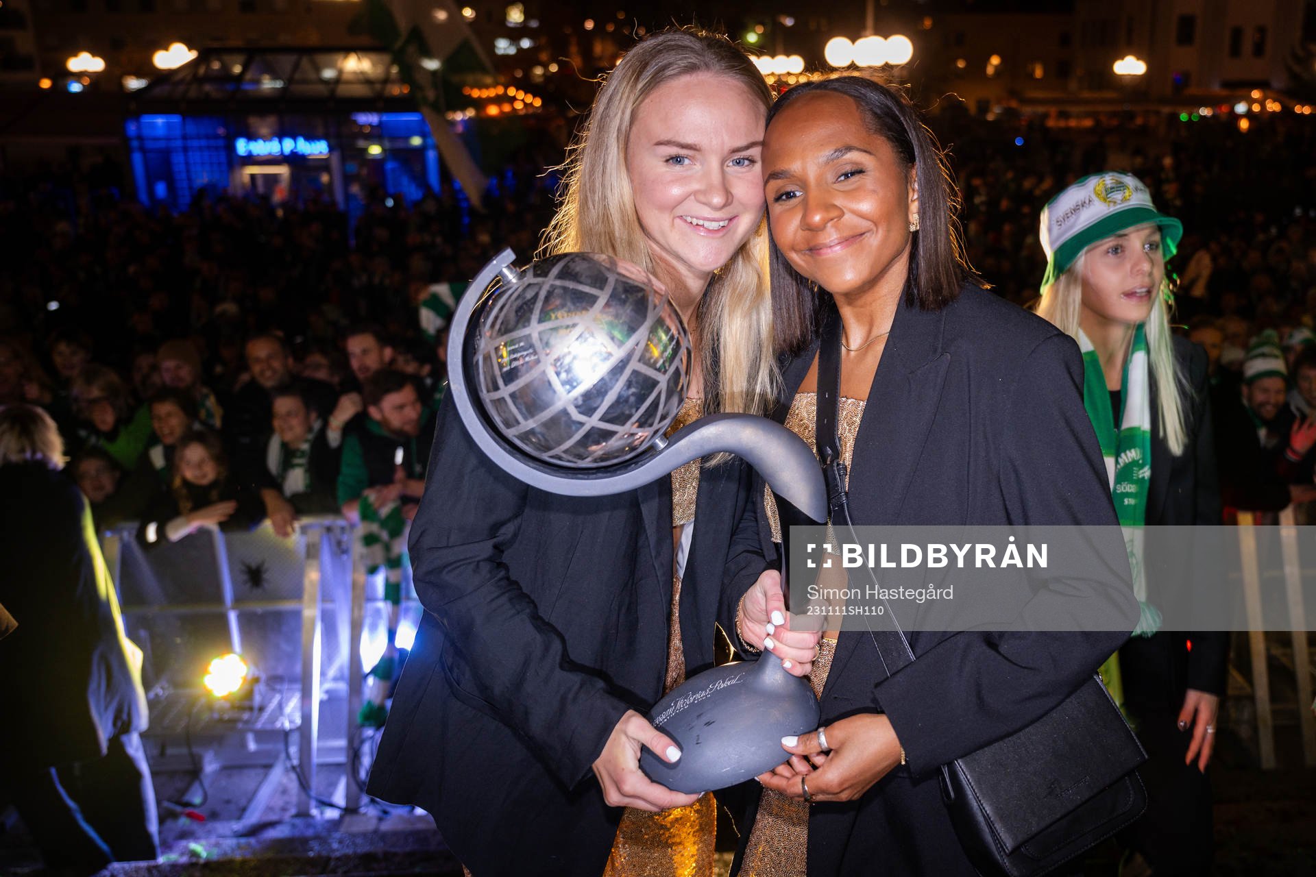 Hammarbys Matilda Vinberg och Madelen Janogy jublar
