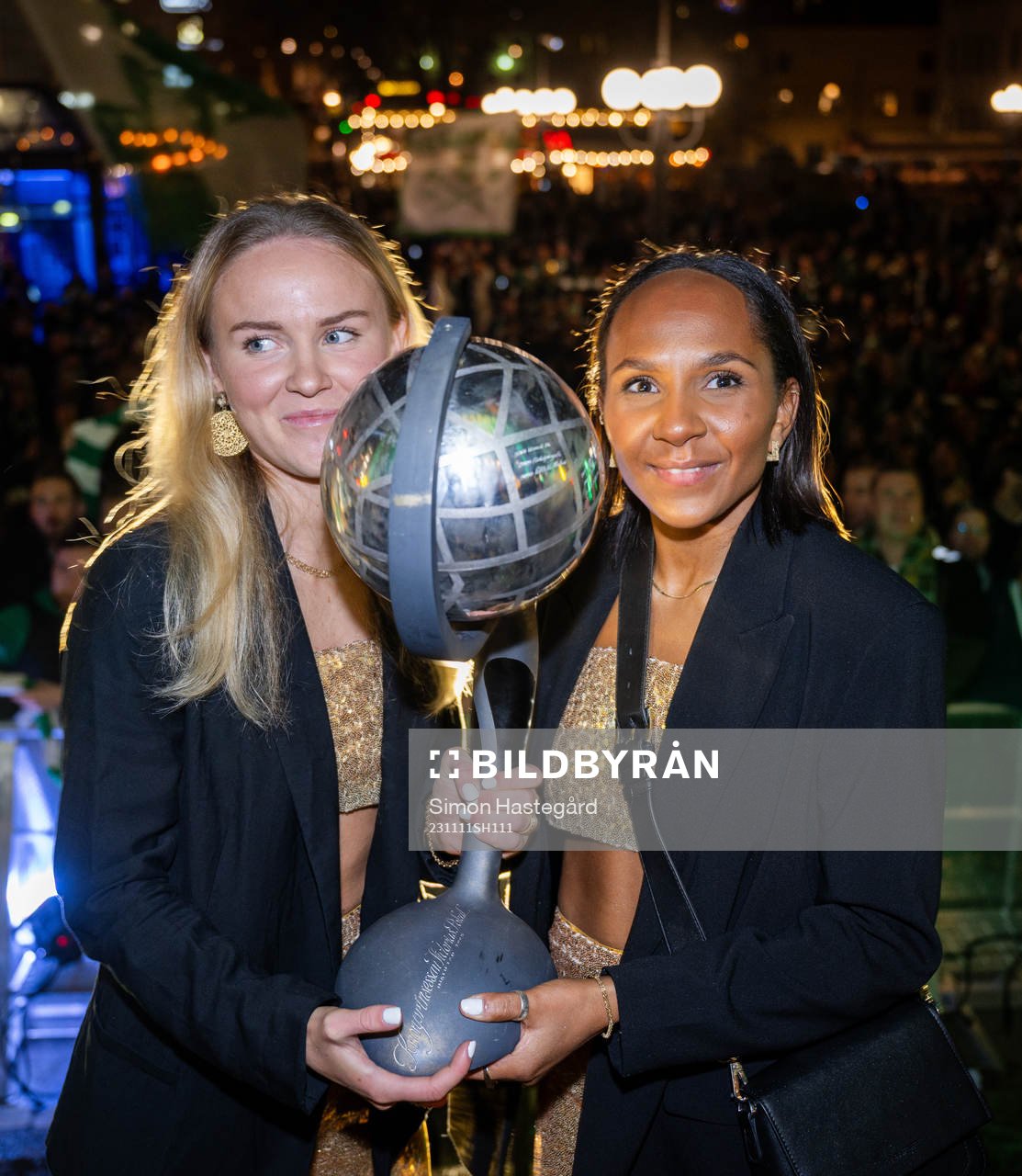 Hammarbys Matilda Vinberg och Madelen Janogy jublar