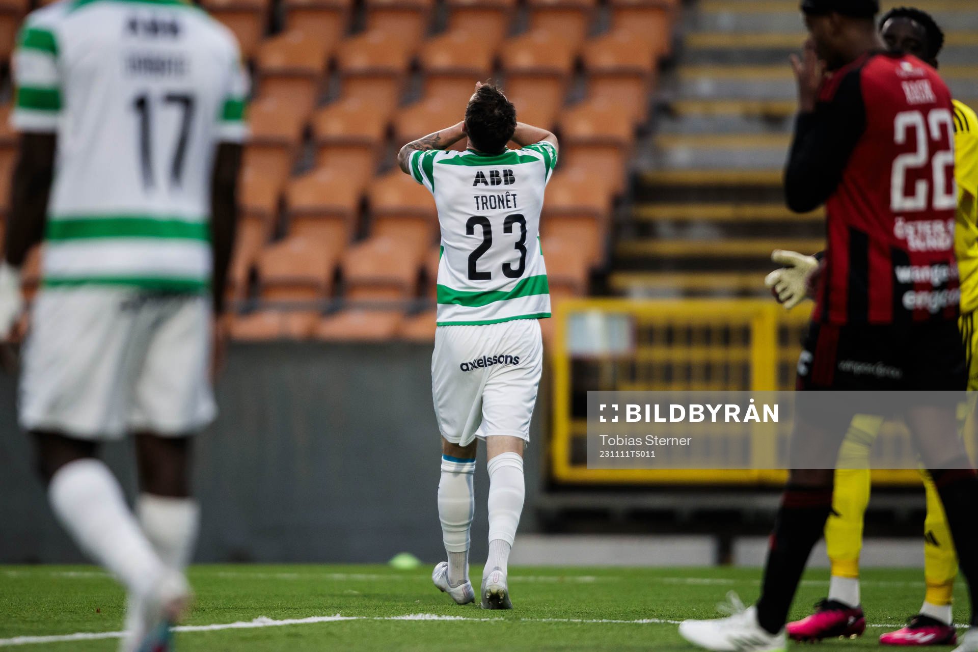 Västerås SKs Filip Tronet deppar