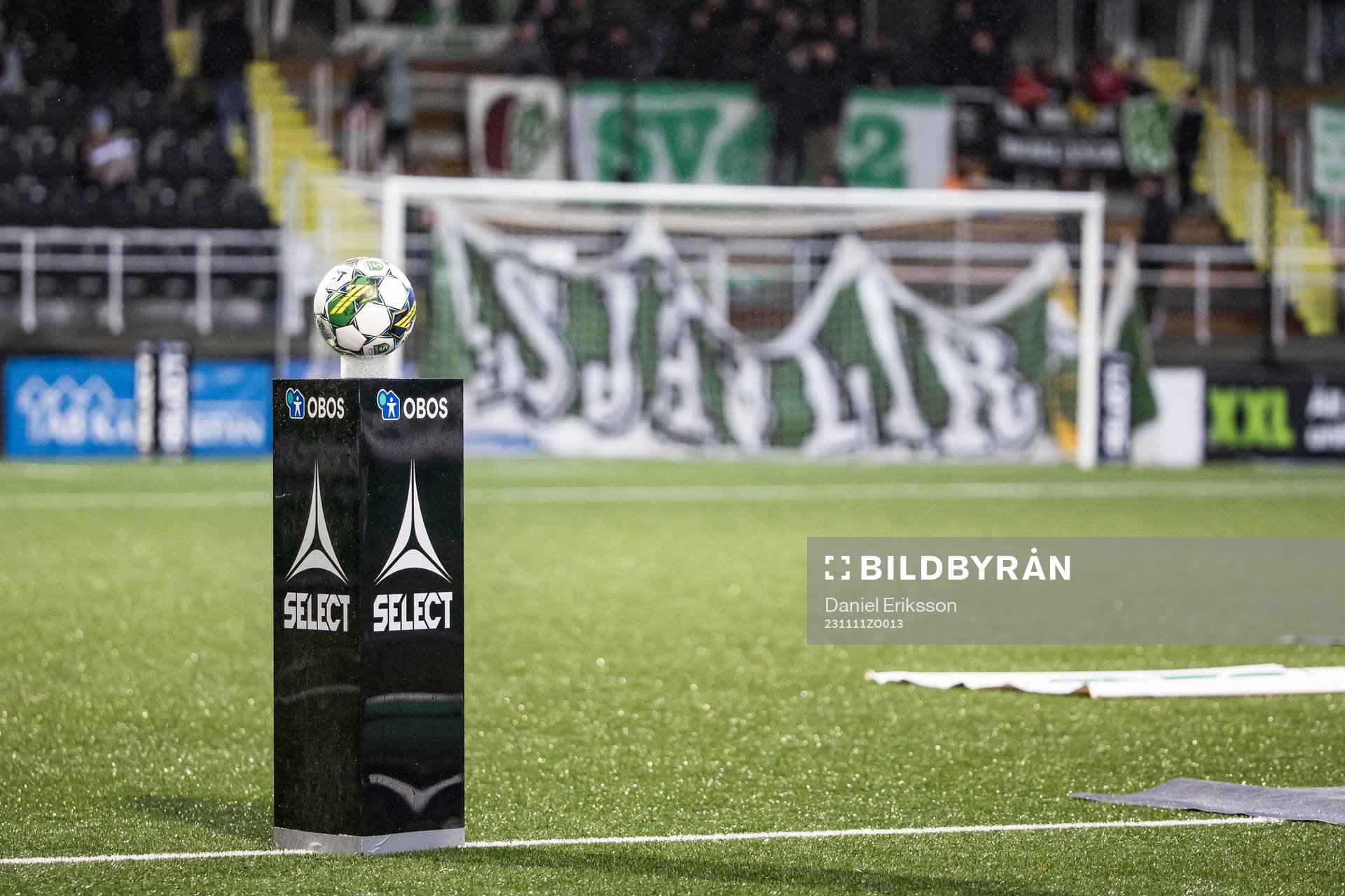 Matchbollen innan fotbollsmatchen i Superettan mellan Brage och Jönköpings Södra den 11 november 2023 i Borlänge. 
