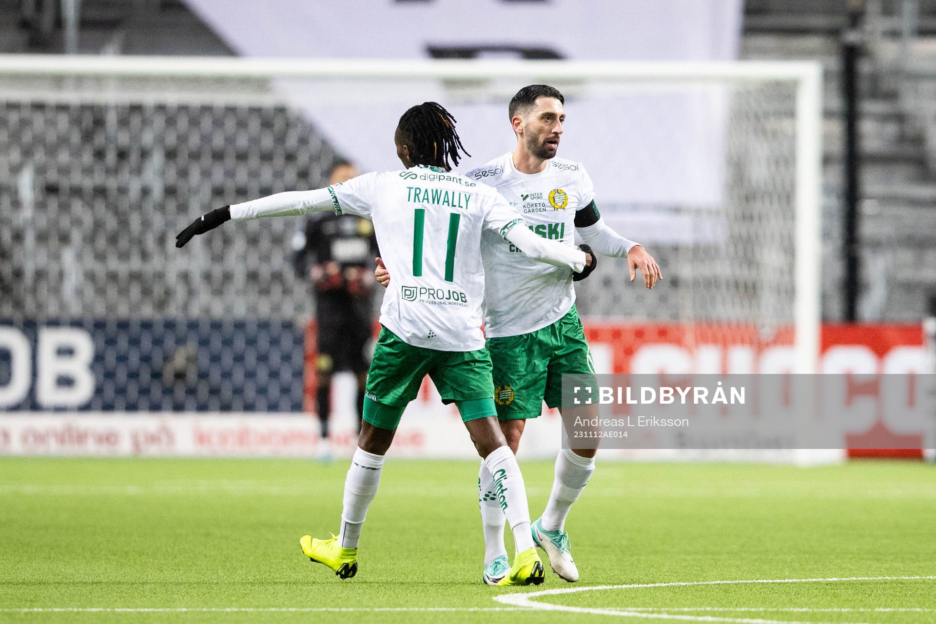 Hammarbys Bubacarr Trawally och Nahir Besara jublar