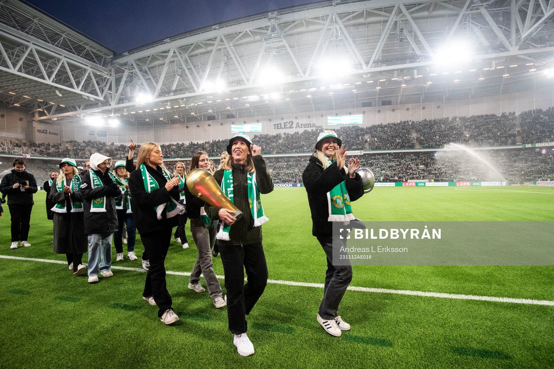 Hammarbys Julia Roddar och Alice Carlsson när damlaget