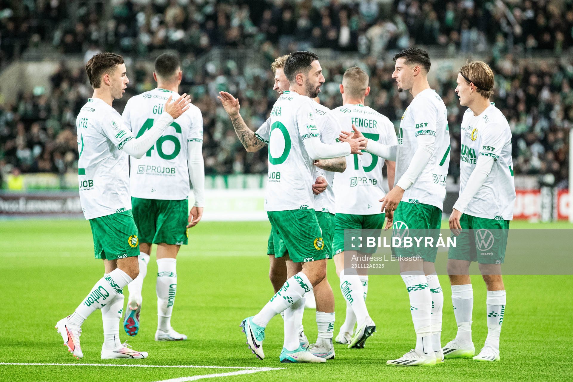 Hammarbys Viktor Djukanovic jublar med lagkamrater
