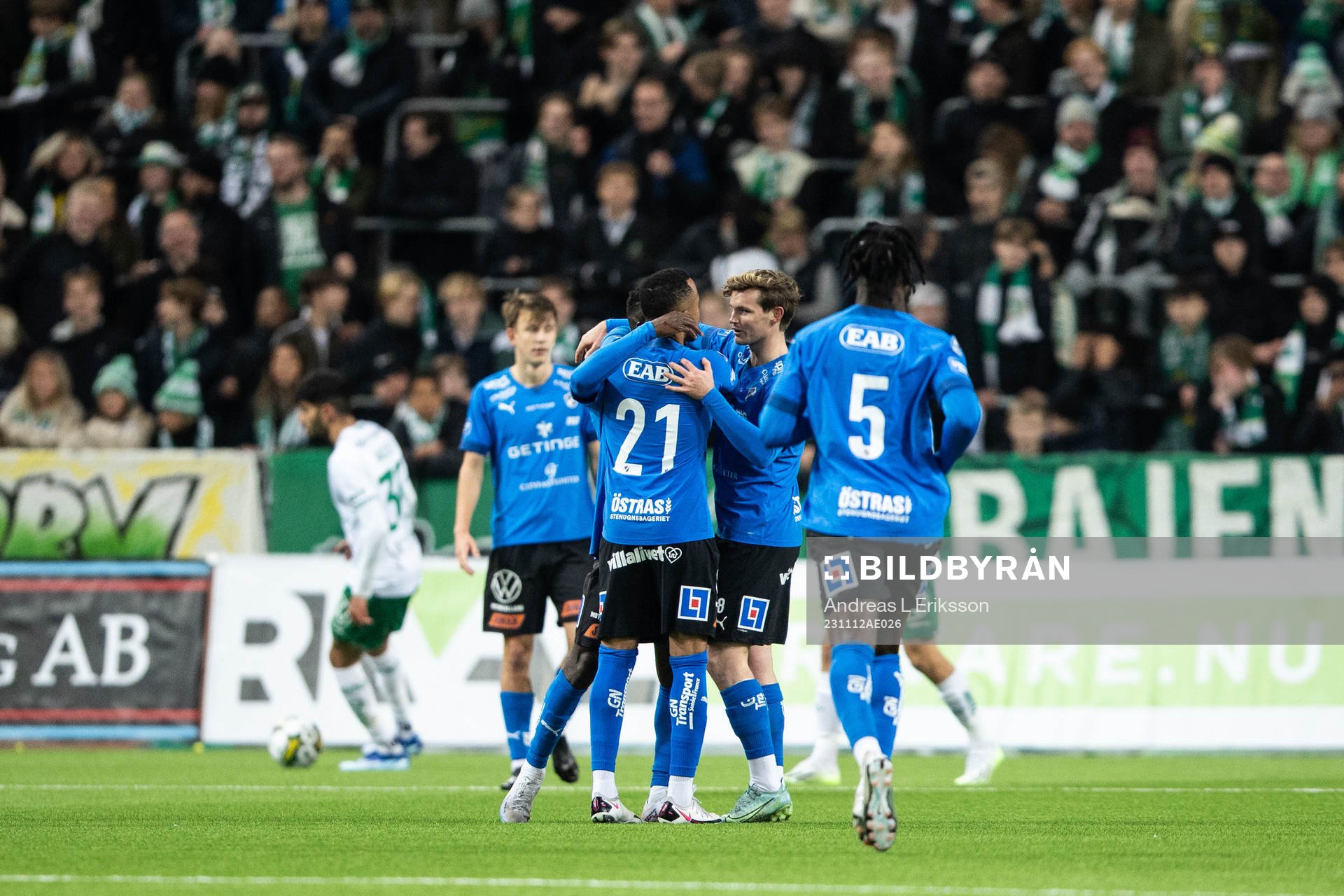 Halmstads Naeem Mohammed jublar med lagkamrater