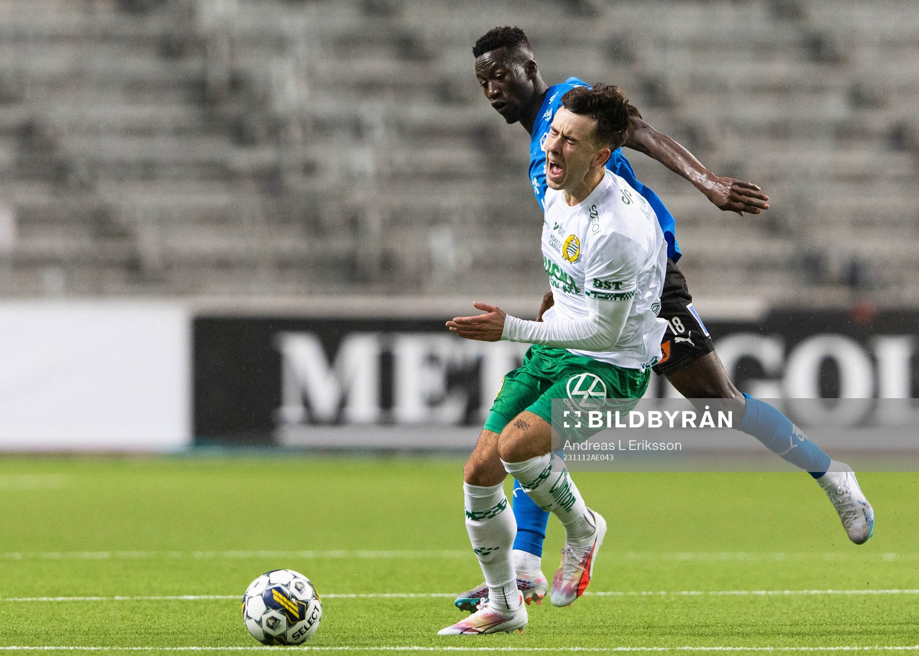 Hammarbys Marc Llinares Barragan och Halmstads Naeem
