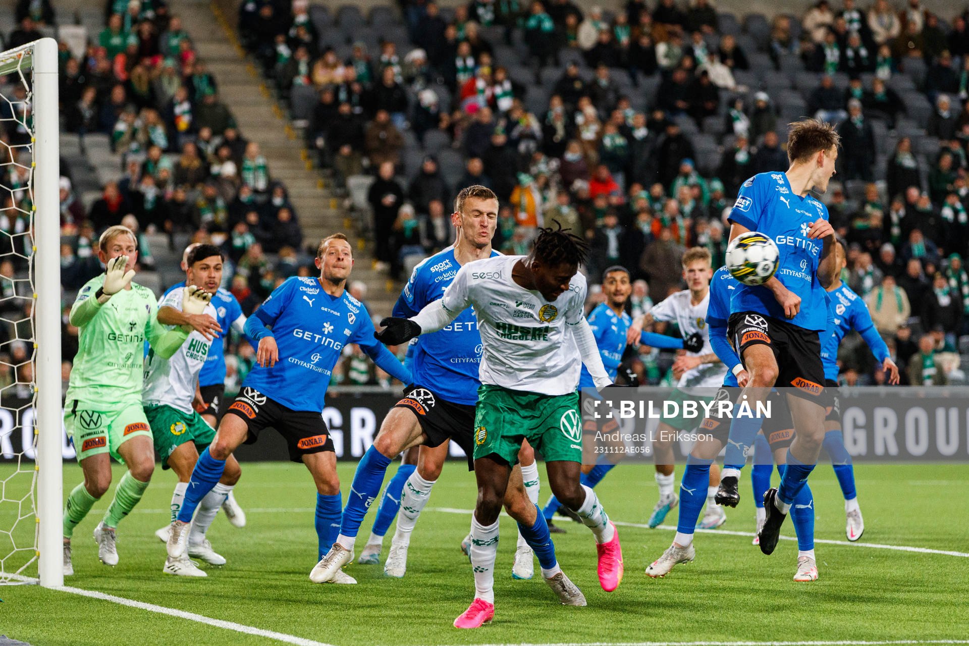 Hammarbys Nathaniel Adjei och Halmstads Kazper Karlsson