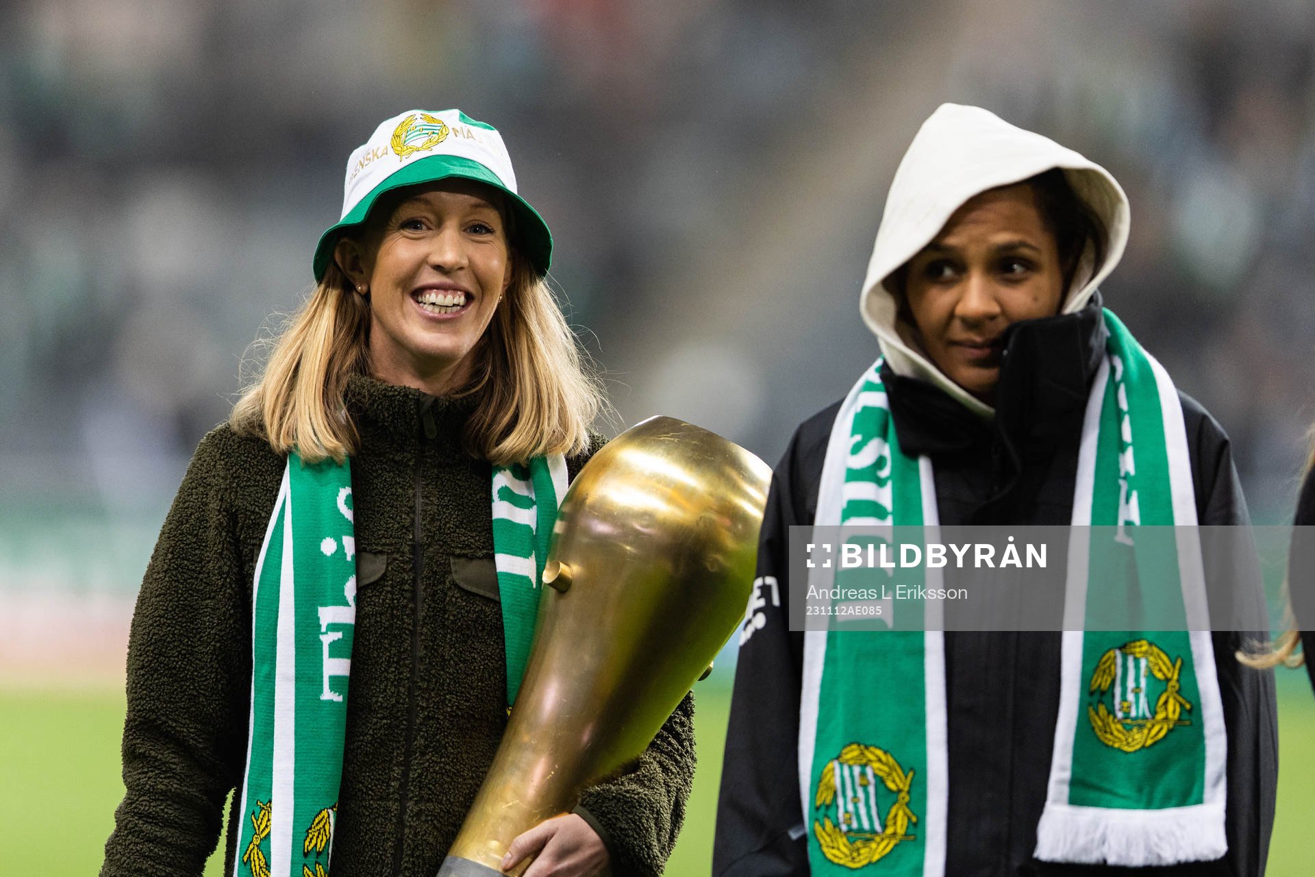 Hammarbys Julia Roddar och Madelen Janogy när damlaget