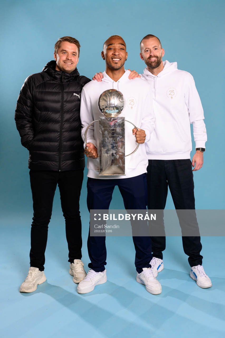Malmö FFs Derek Cornelius med representanter fråm Puma
