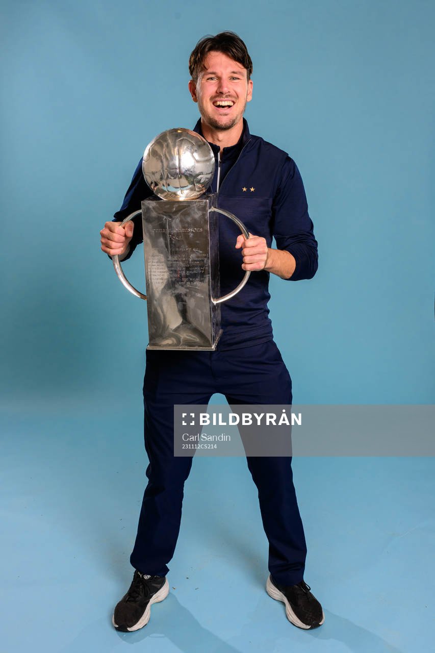 Malmö FFs Stefano Vecchia jublar med pokalen