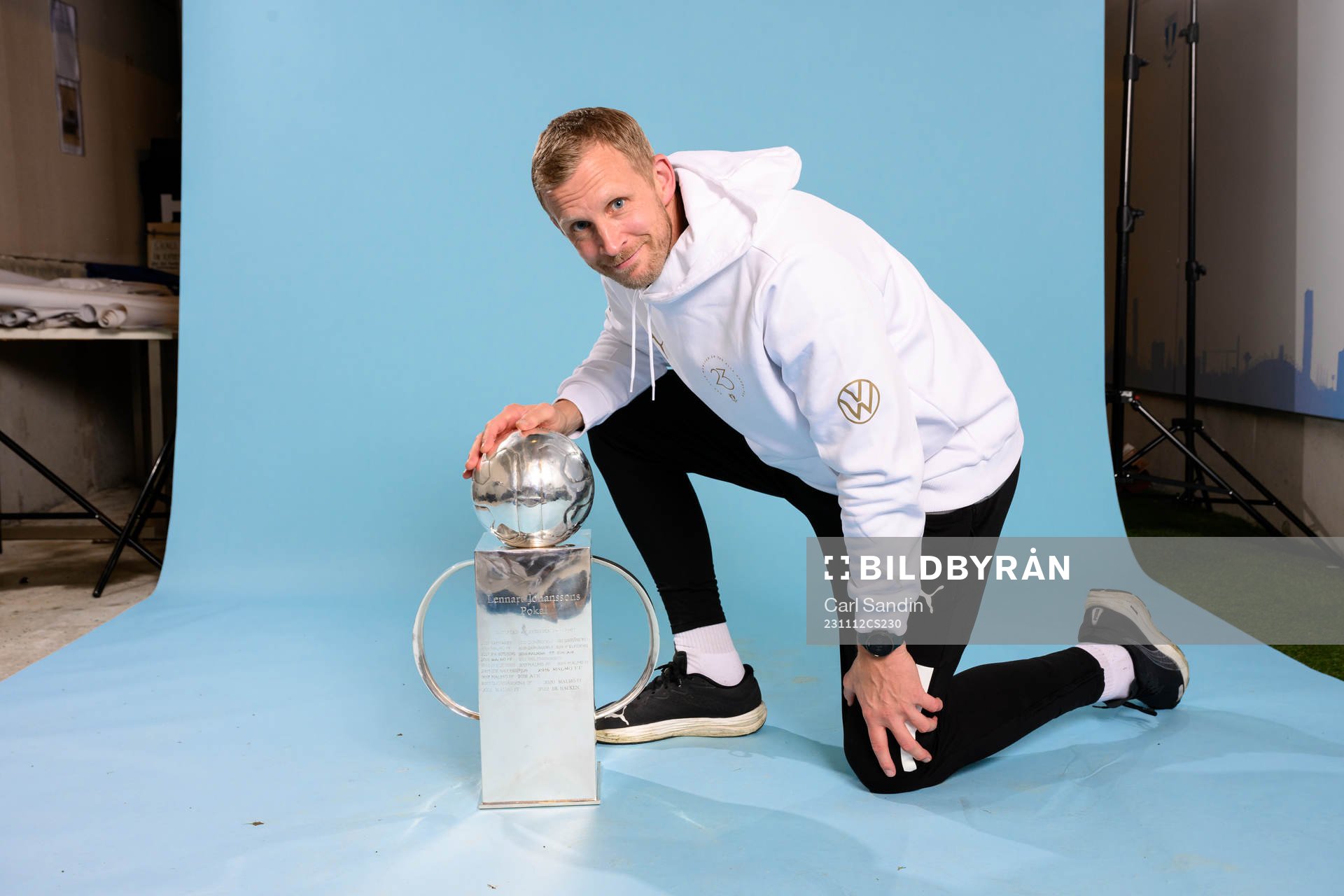 Malmö FFs fysioterapeut Alexander Nilsson jublar med