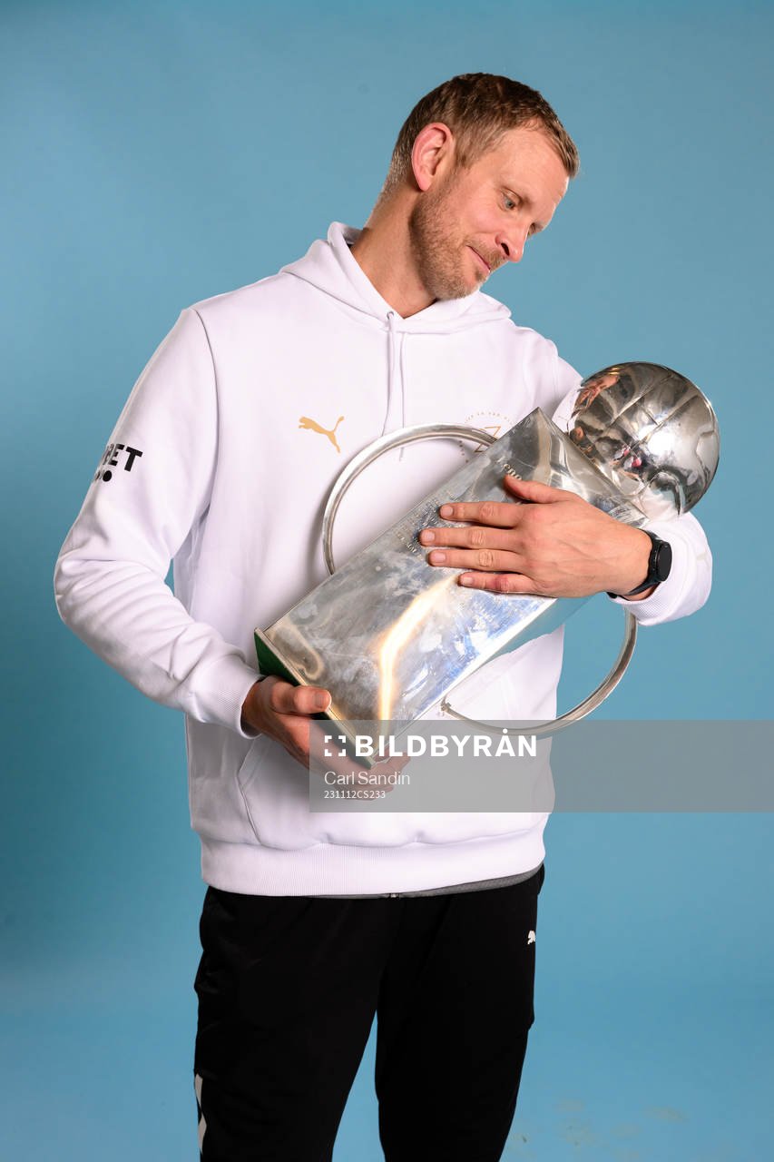 Malmö FFs fysioterapeut Alexander Nilsson jublar med