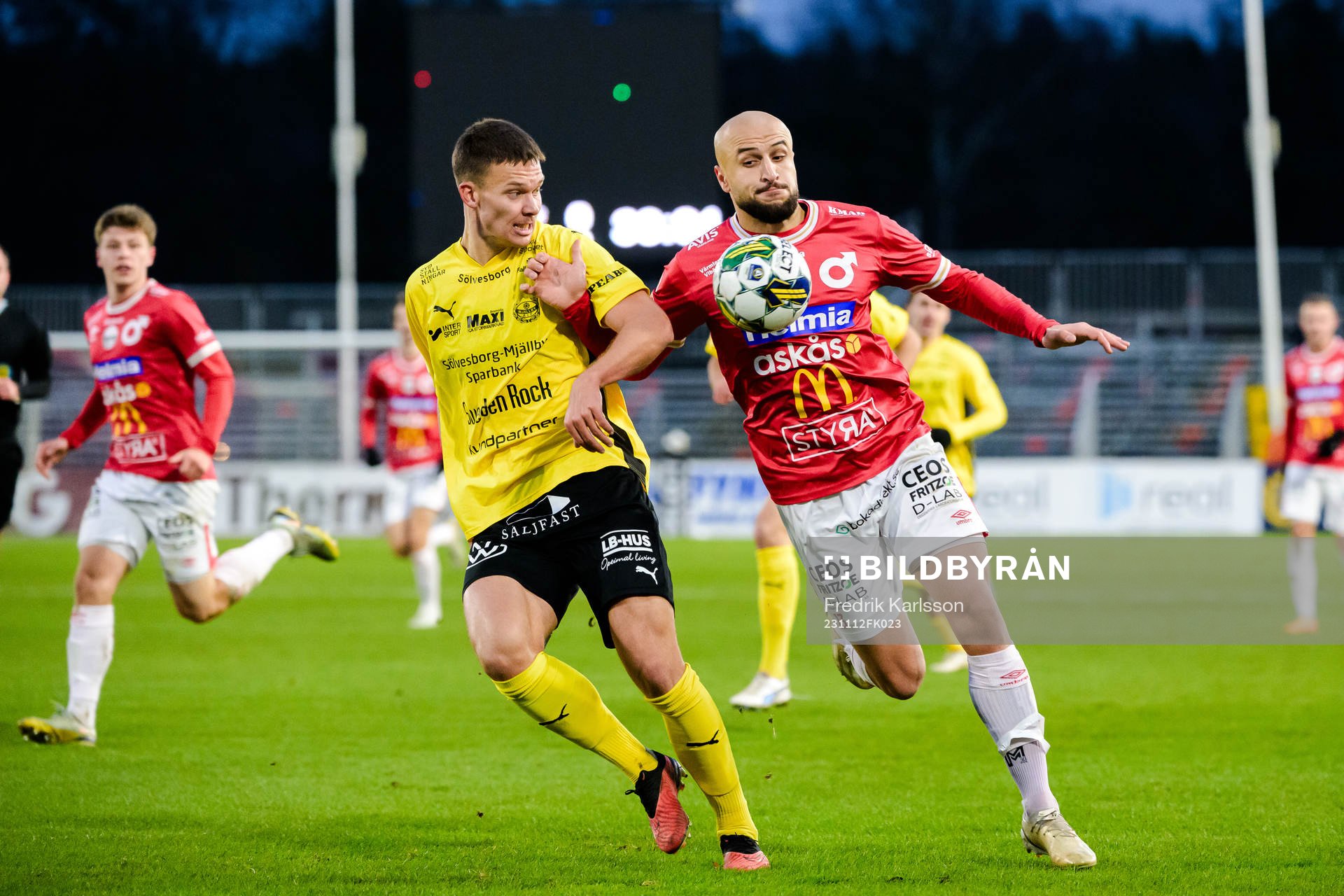 Mjällbys Arvid Brorsson och Degerfors Pashang Abdulla