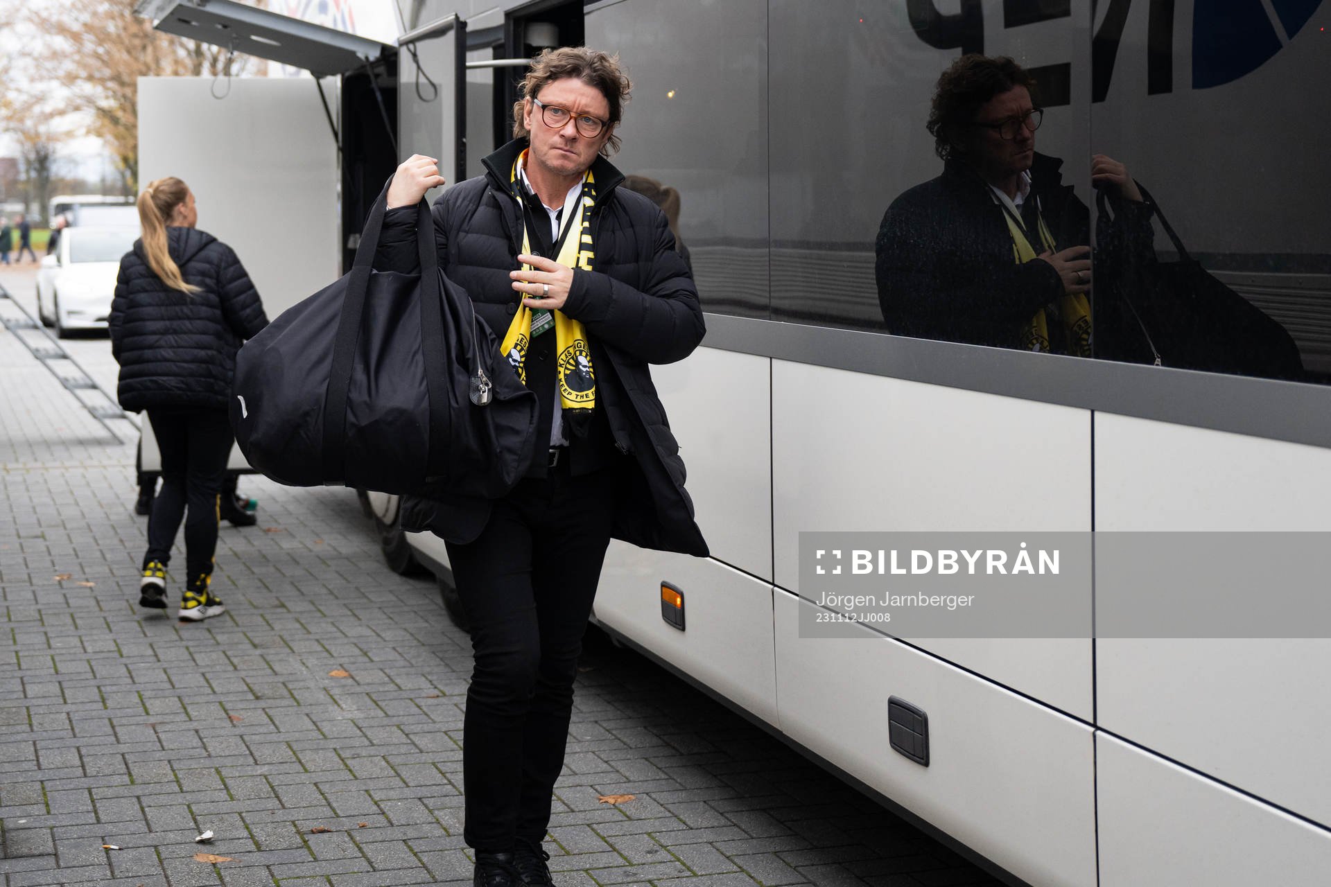 Elfsborgs klubbchef Stefan Andreasson anländer till arenan under fotbollsmatchen i Allsvenskan mellan Malmö FF och Elfsborg den 12 november 2023 i Malmö.
