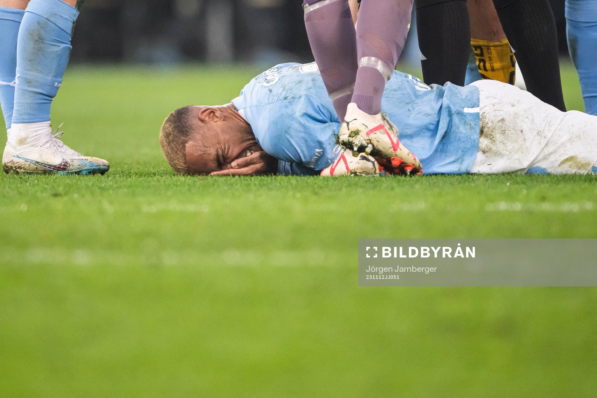 Malmö FFs Derek Cornelius har ont