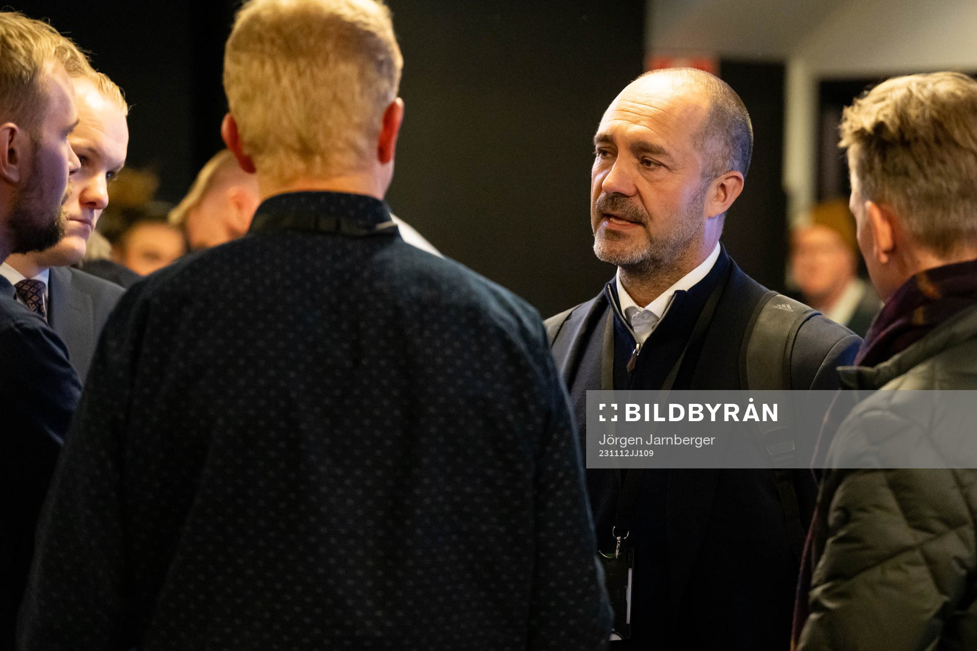 Malmö FFs säkerhetschef Peter Narbe intervjuas efter fotbollsmatchen i Allsvenskan mellan Malmö FF och Elfsborg den 12 november 2023 i Malmö.