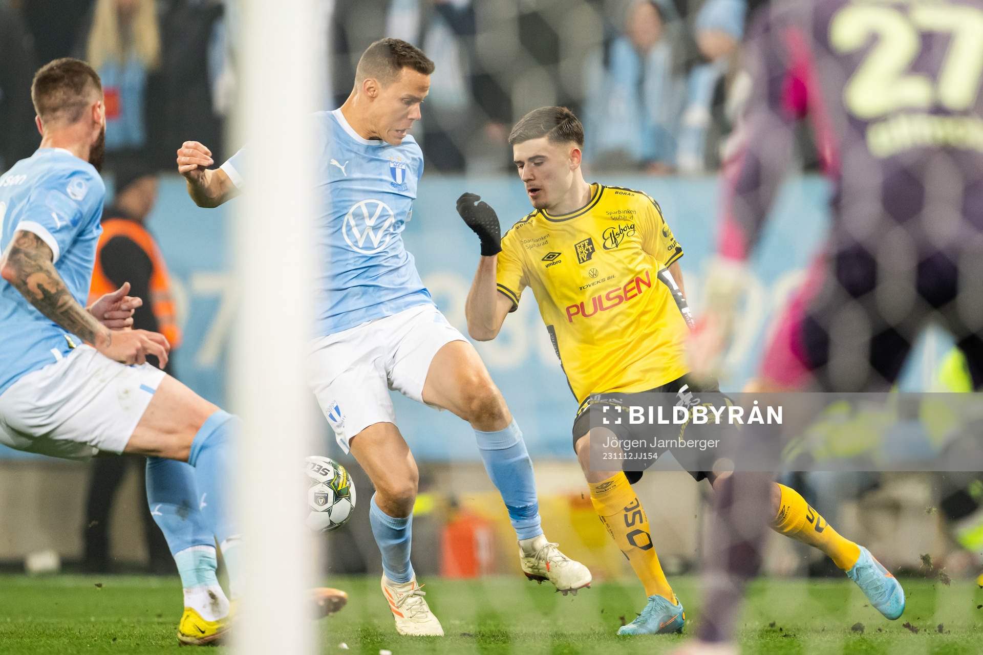 Malmö FFs Niklas Moisander och Elfsborgs Besfort Zeneli