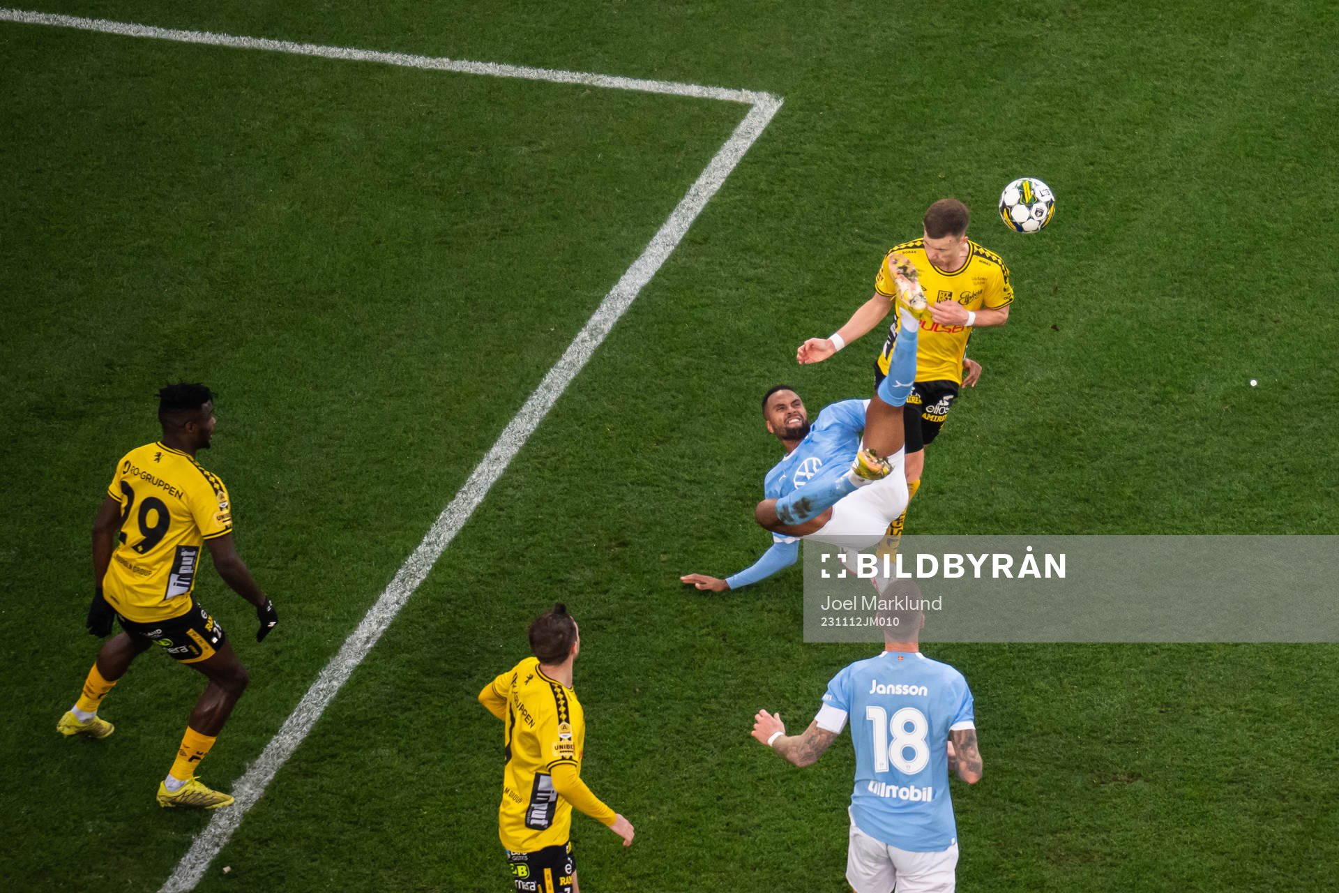 Malmö FFs Isaac Kiese Thelin och Elfsborgs Andri Fannar
