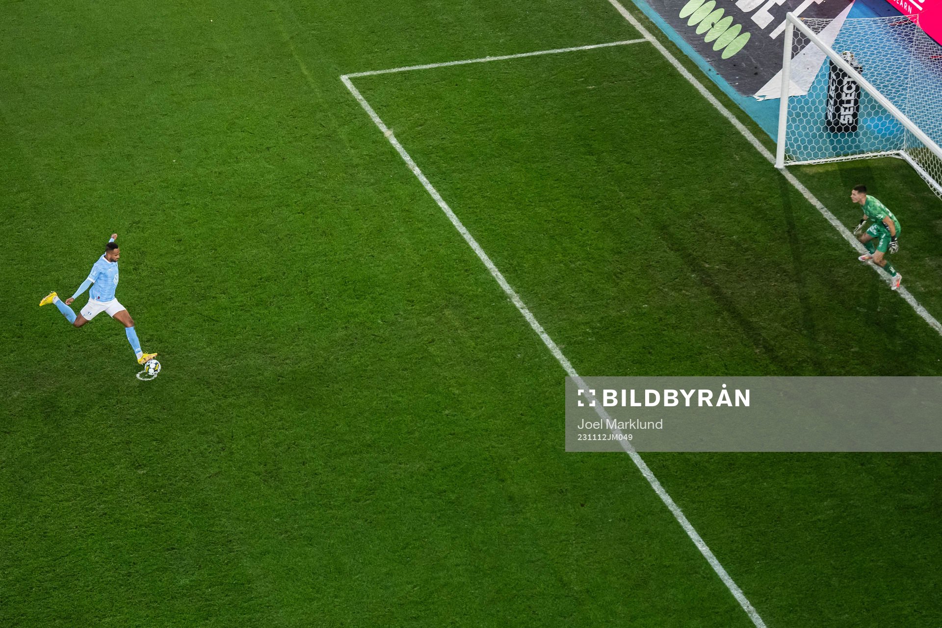 Malmö FFs Isaac Kiese Thelin gör 1-0 bakom Elfsborgs