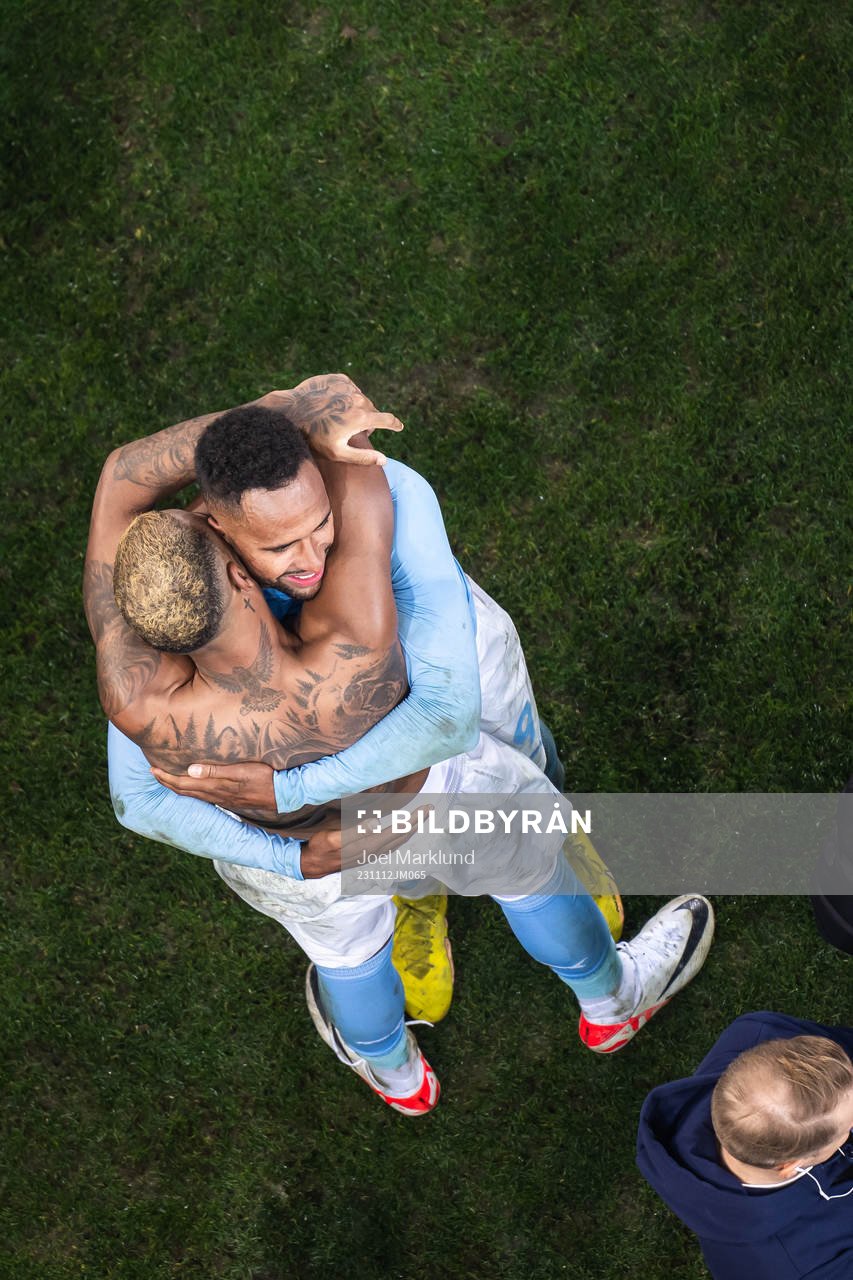 Malmö FFs Derek Cornelius och Isaac Kiese Thelin jublar