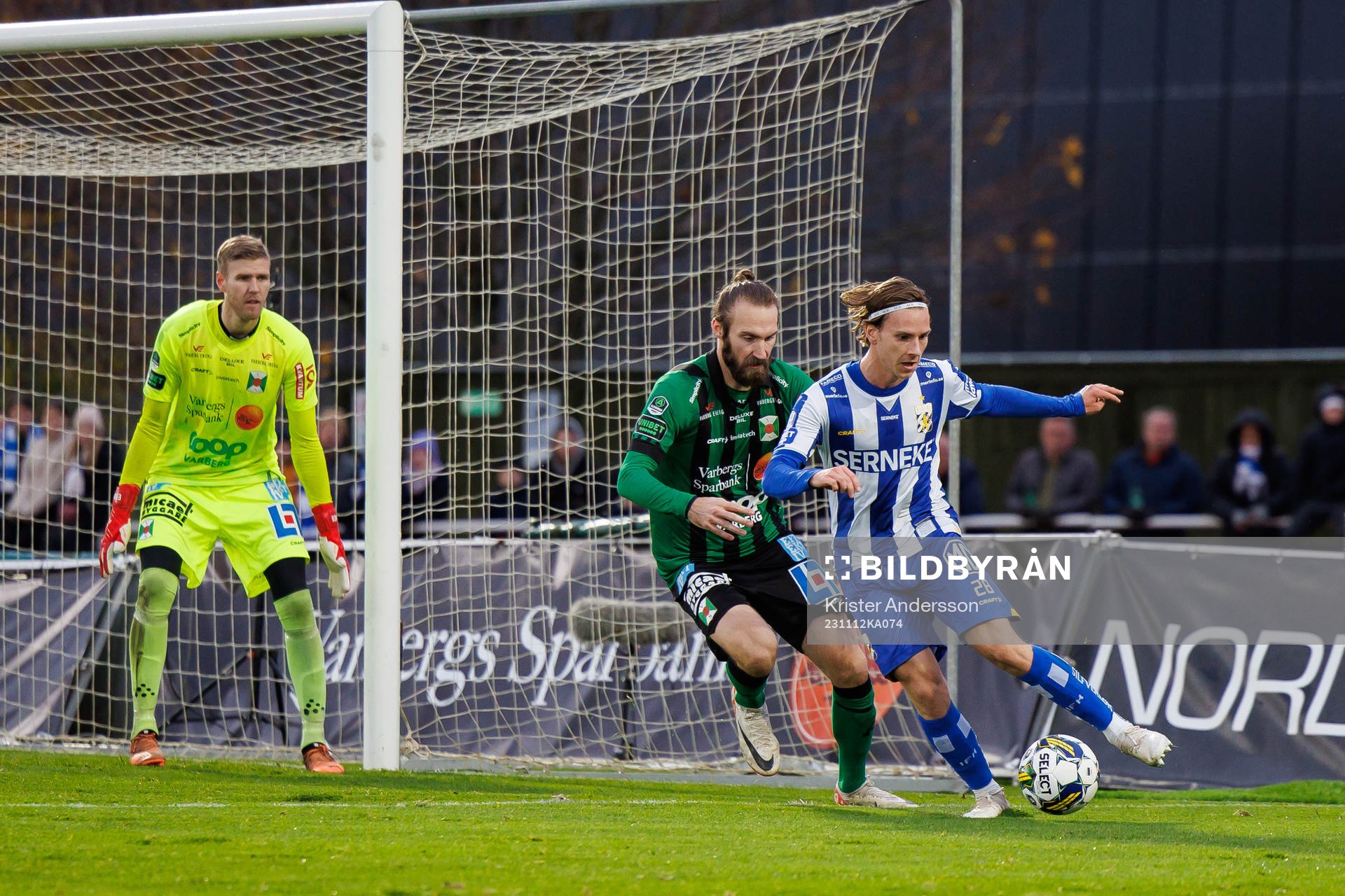 Varbergs Oskar Sverrisson och IFK Göteborgs Lucas Kåhed