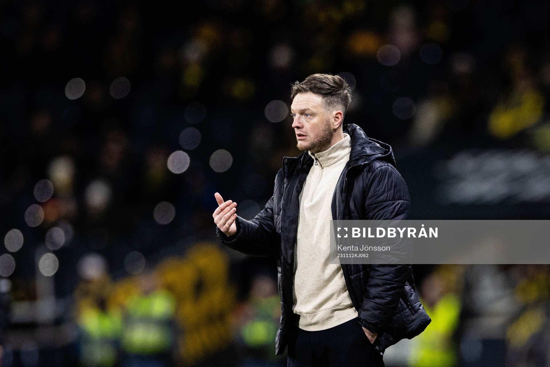 uVärnamos tränare Kim Hellberg nder fotbollsmatchen i