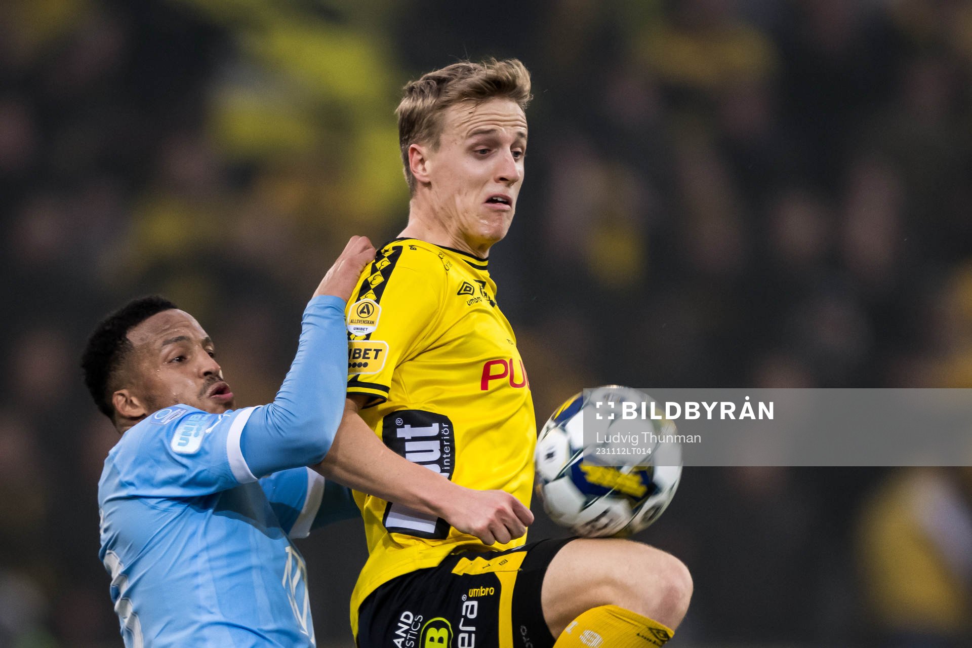 Malmö FFs Martin Olsson och Elfsborgs Jeppe Møldrup Okkels