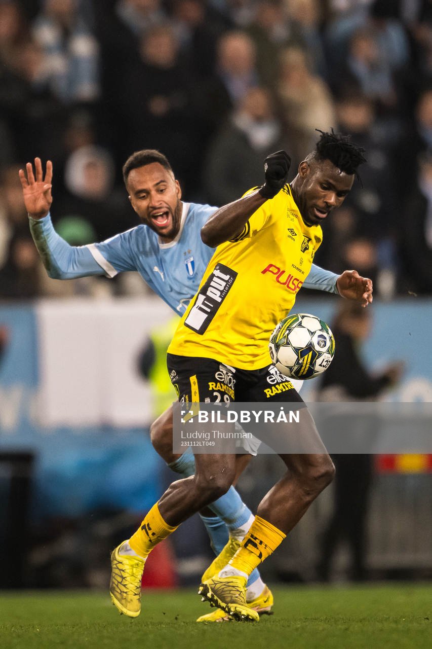 Malmö FFs Isaac Kiese Thelin och Elfsborgs Ibrahim Buhari