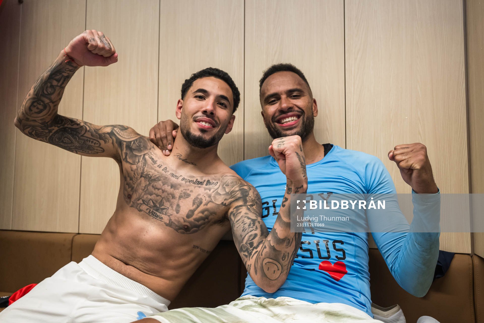 Malmö FFs Sergio Pena och Isaac Kiese Thelin  jublar i