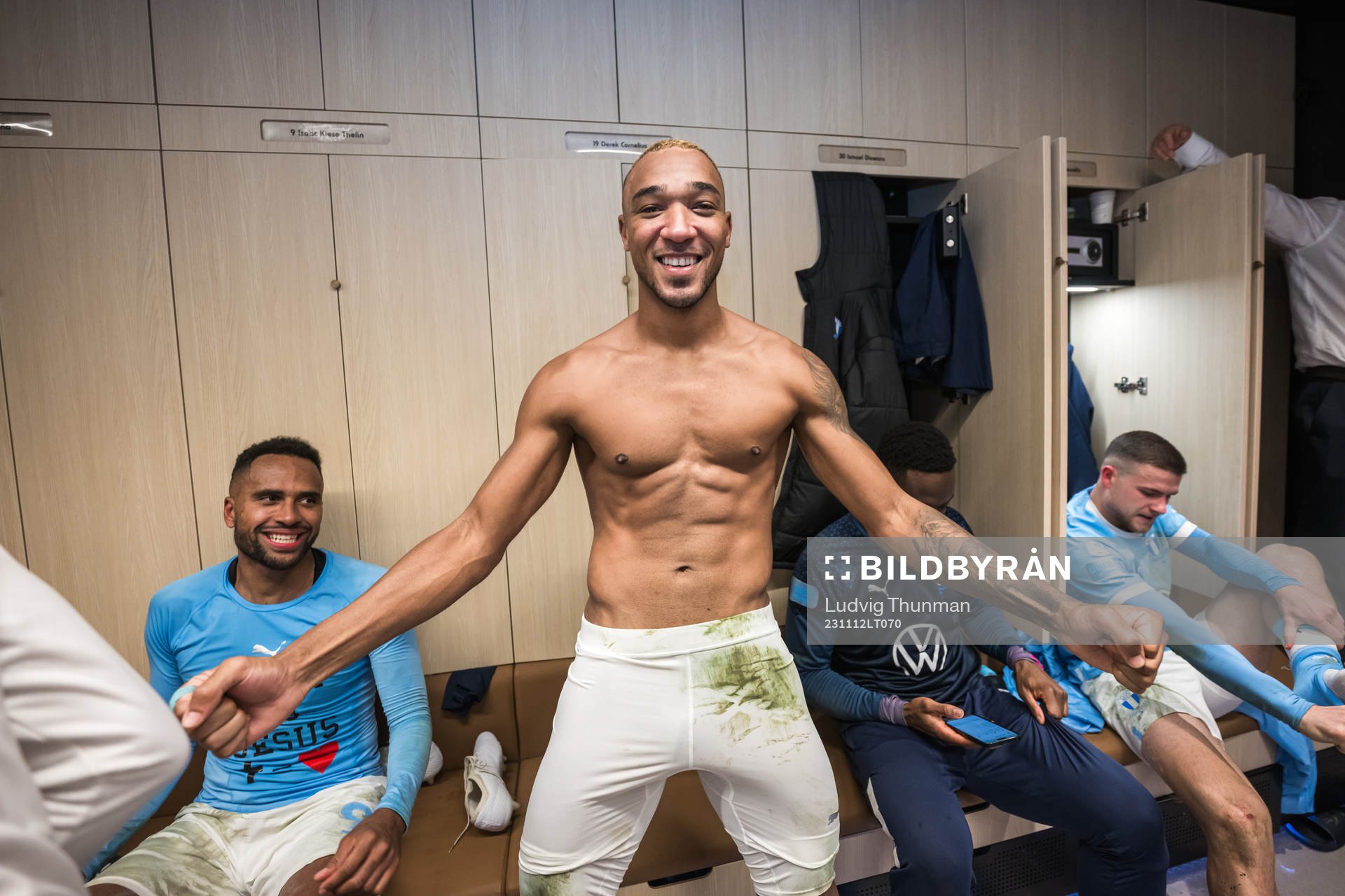Malmö FFs Derek Cornelius jublar i omklädningsrummet