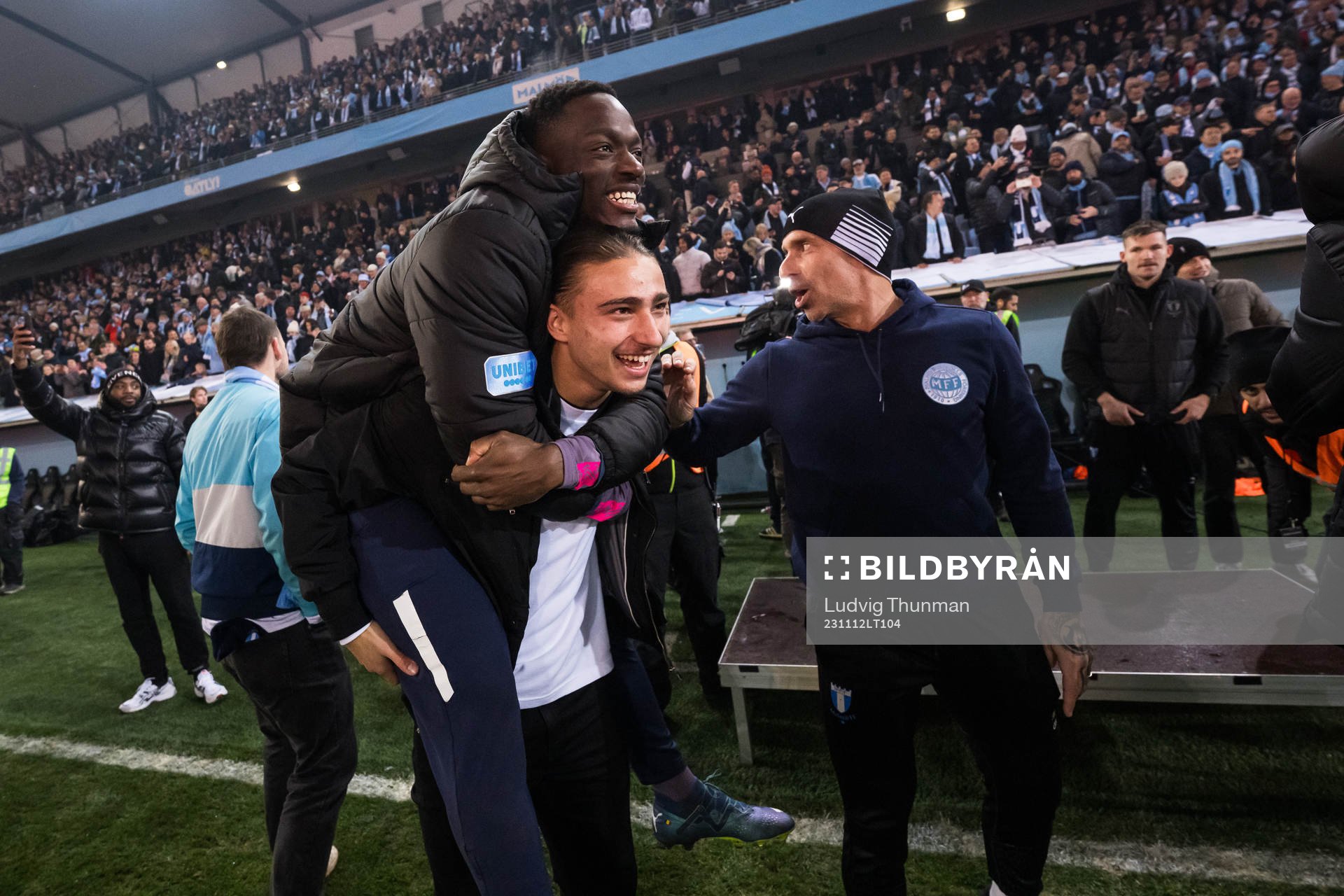 Malmö FFs målvakt Ismael Diawara jublar