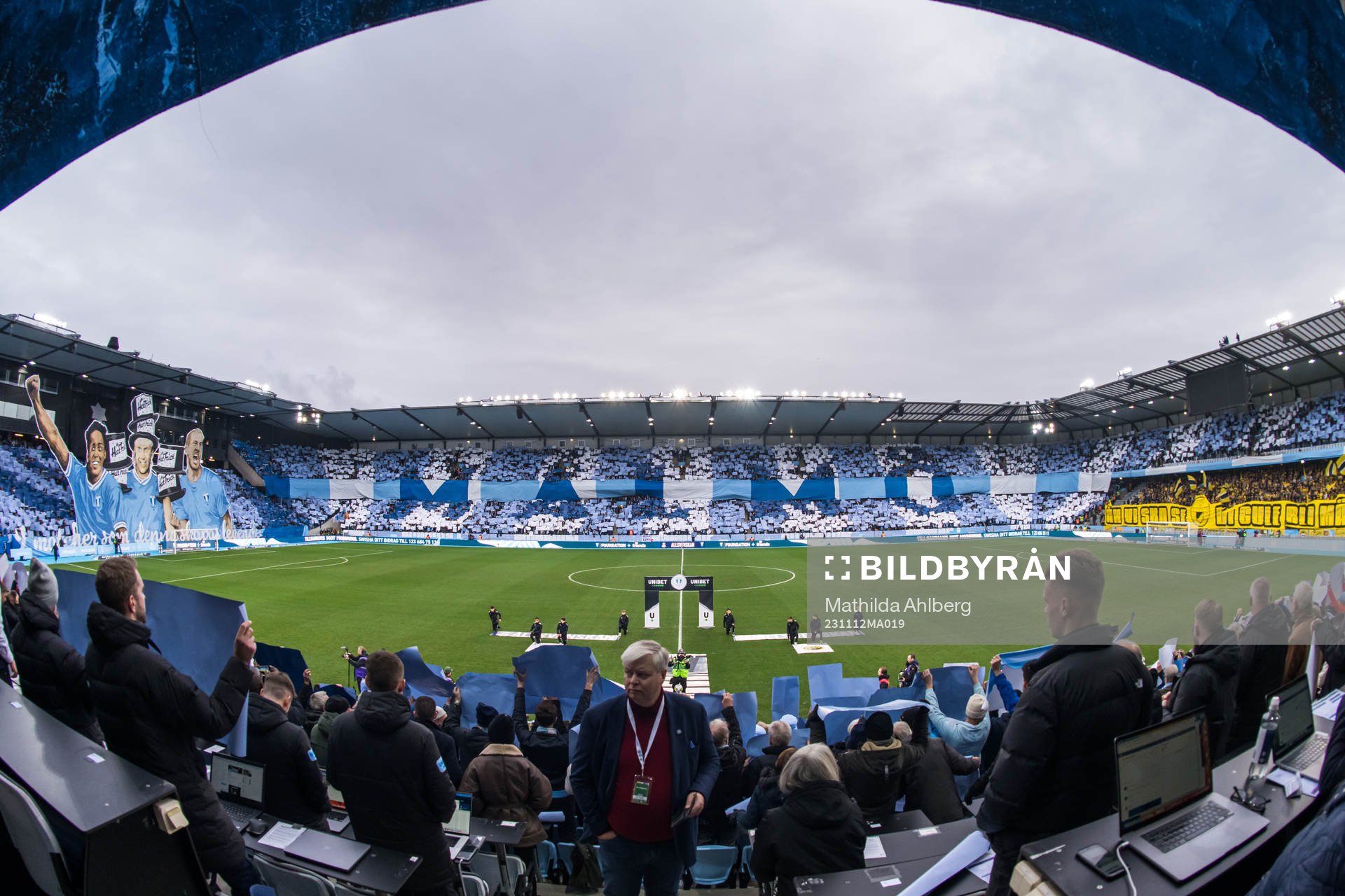 Malmö FFs supportrar med tifo
