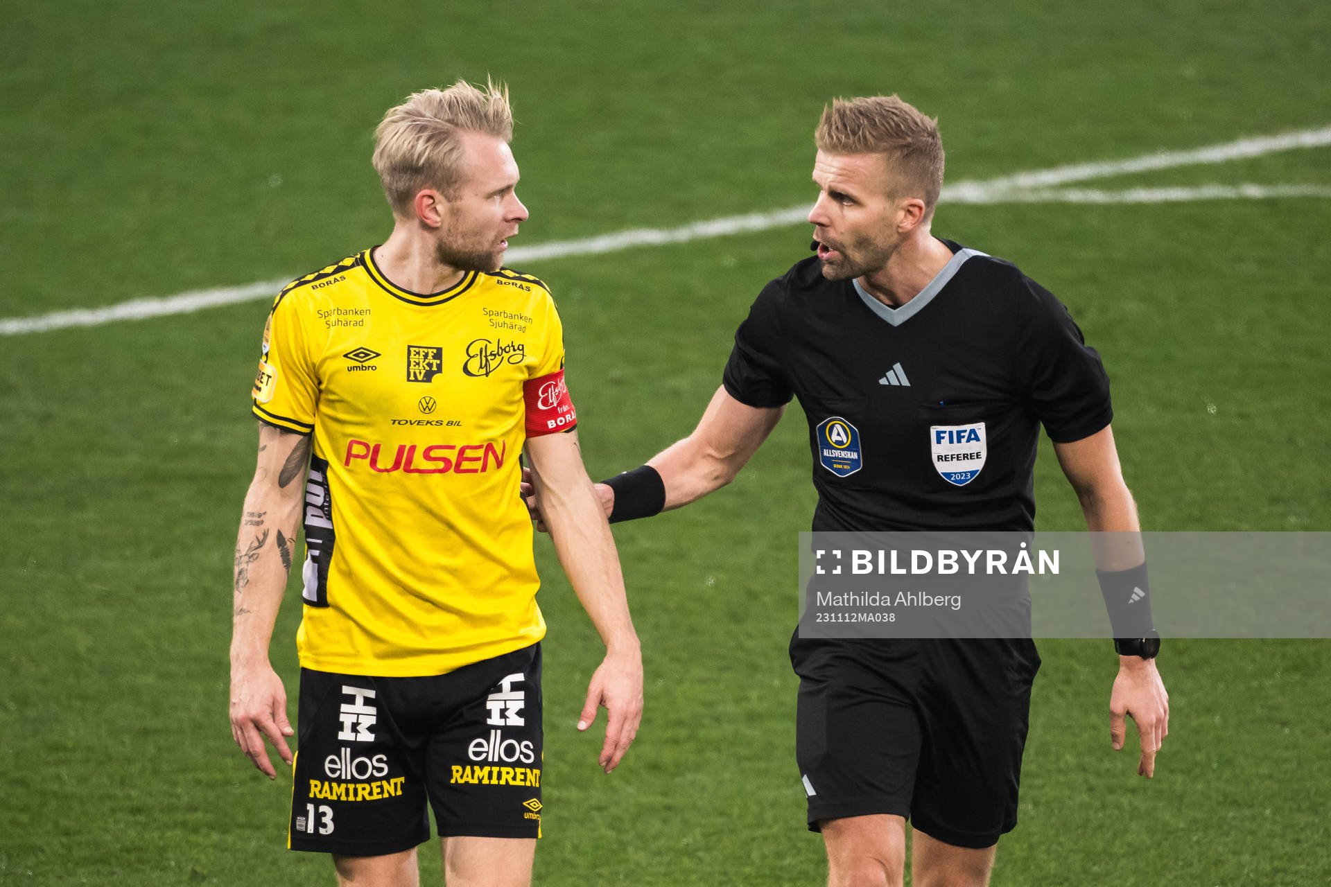 Elfsborgs Johan Larsson i samtal med Domare Glenn Nyberg