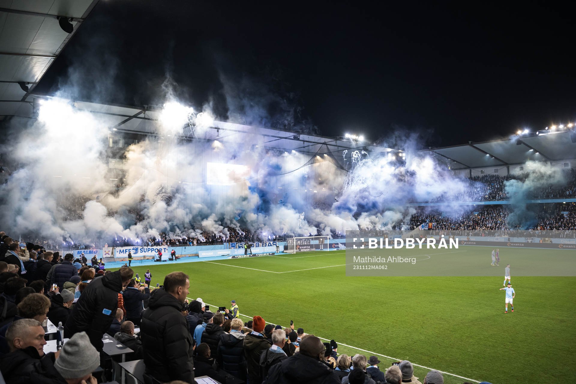 Malmö FFs supportrar med tifo