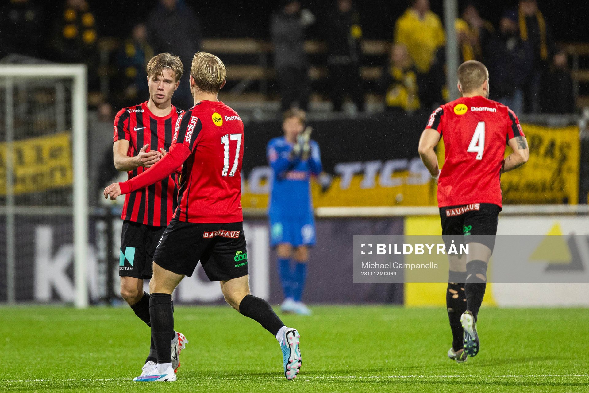 Brommapojkarnas Wilmer Odefalk jublar med Alexander Jensen