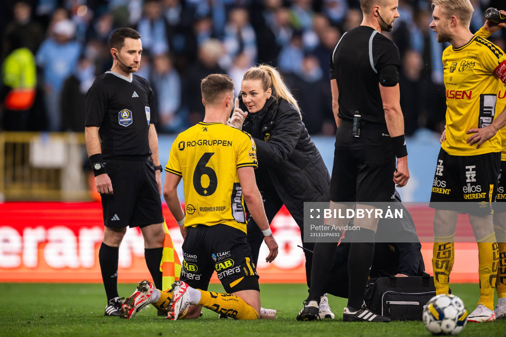 Elfsborgs Andri Fannar Baldursson och läkare Matilda