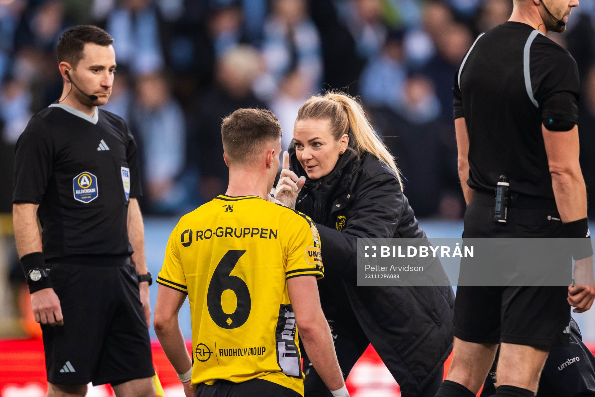 Elfsborgs Andri Fannar Baldursson och läkare Matilda