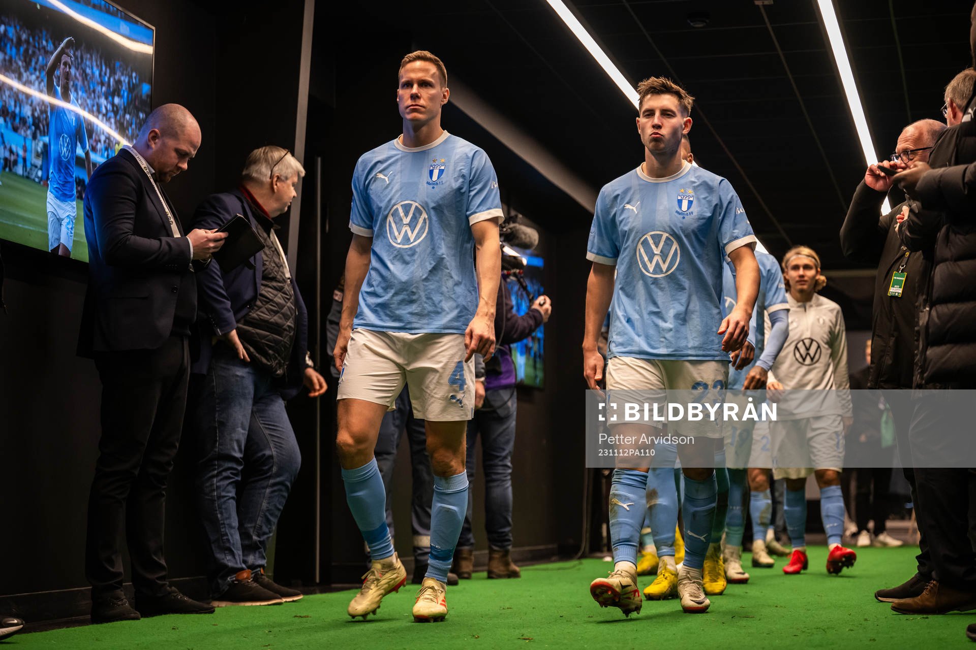 Malmö FFs Niklas Moisander och Lasse Berg Johnsen går in