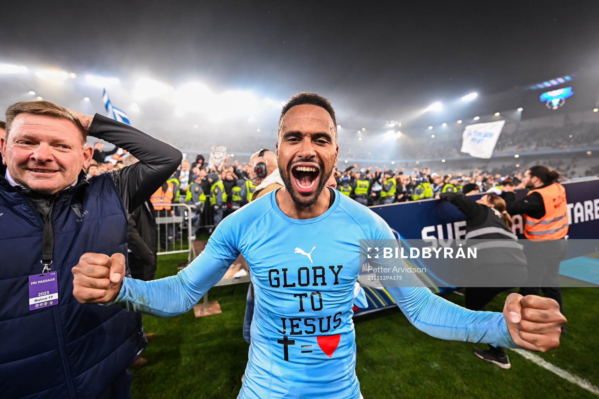 Malmö FFs Isaac Kiese Thelin jublar över SM-guldet