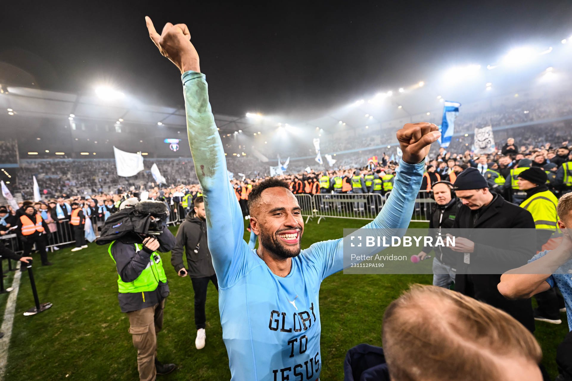 Malmö FFs Isaac Kiese Thelin jublar över SM-guldet