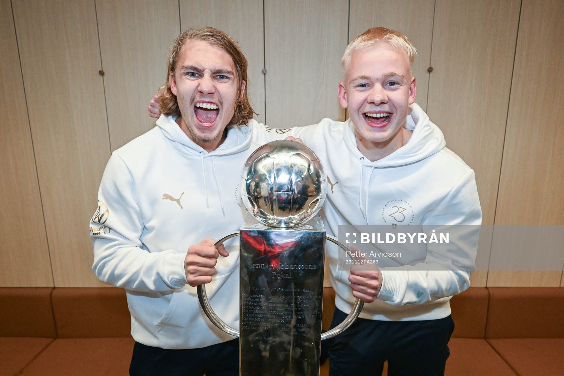 Malmö FFs Sebastian Nanasi och Otto Rosengren  jublar med