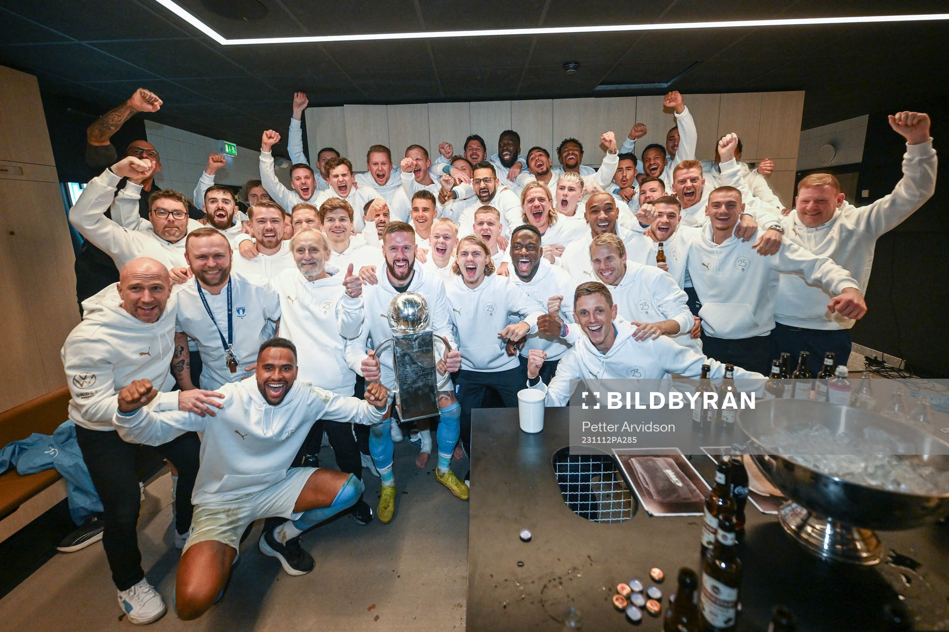 Malmö FFs Pontus Jansson jublar med lagkamrater i