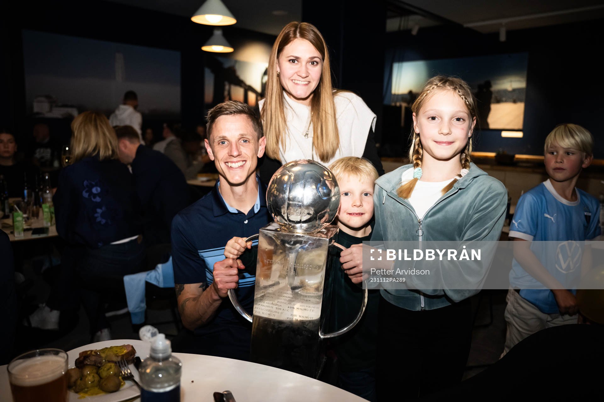 Malmö FFs Søren Rieks med familj på guldbanketten för