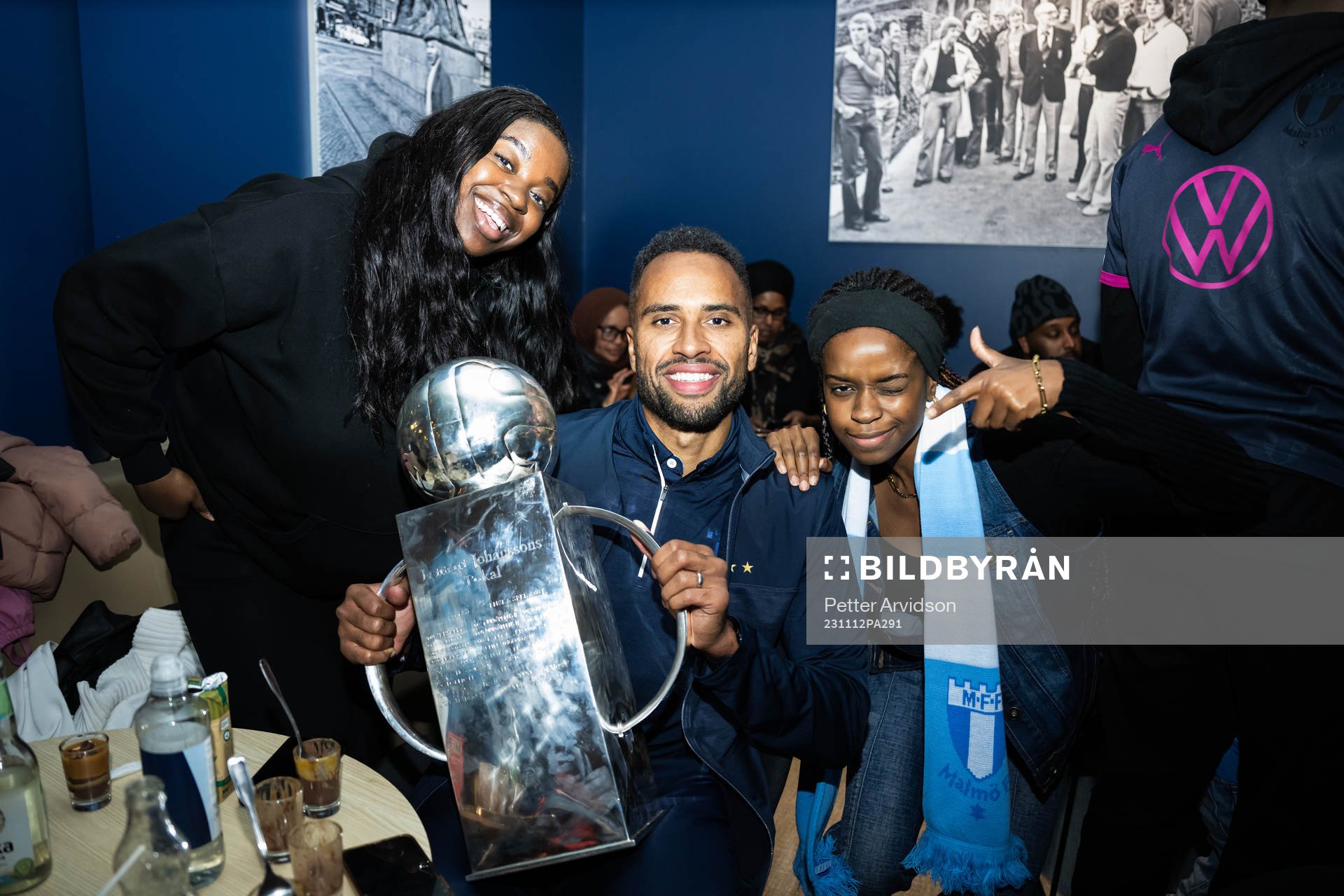 Malmö FFs Isaac Kiese Thelin med familj på guldbanketten