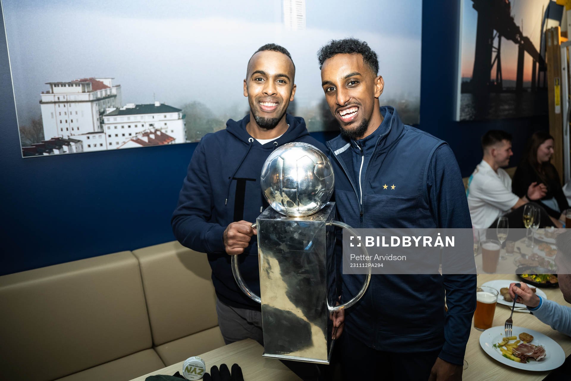 Malmö FFs Taha Ali med familj på guldbanketten för att